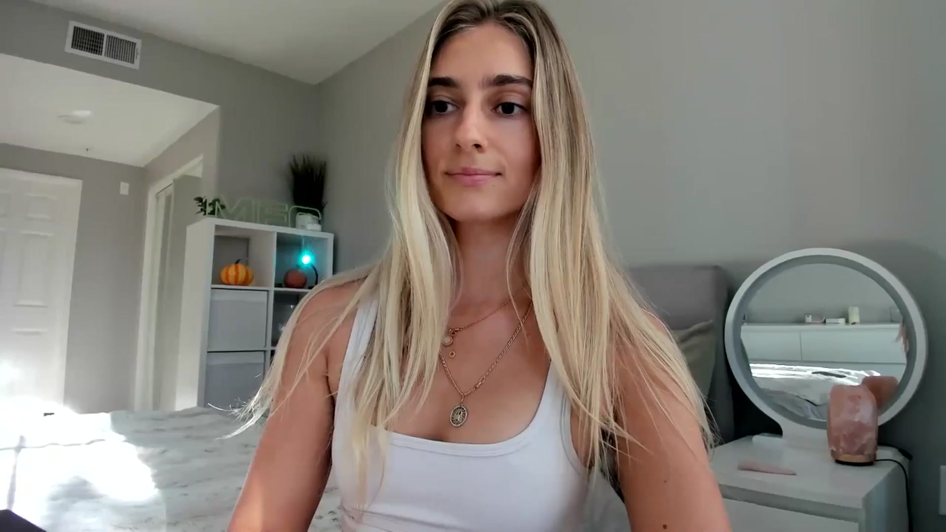 Gallery image thumbnail from Vodka_Queen's myfreecams stream on, 10/29/2025, 24:02 image 15 of 20