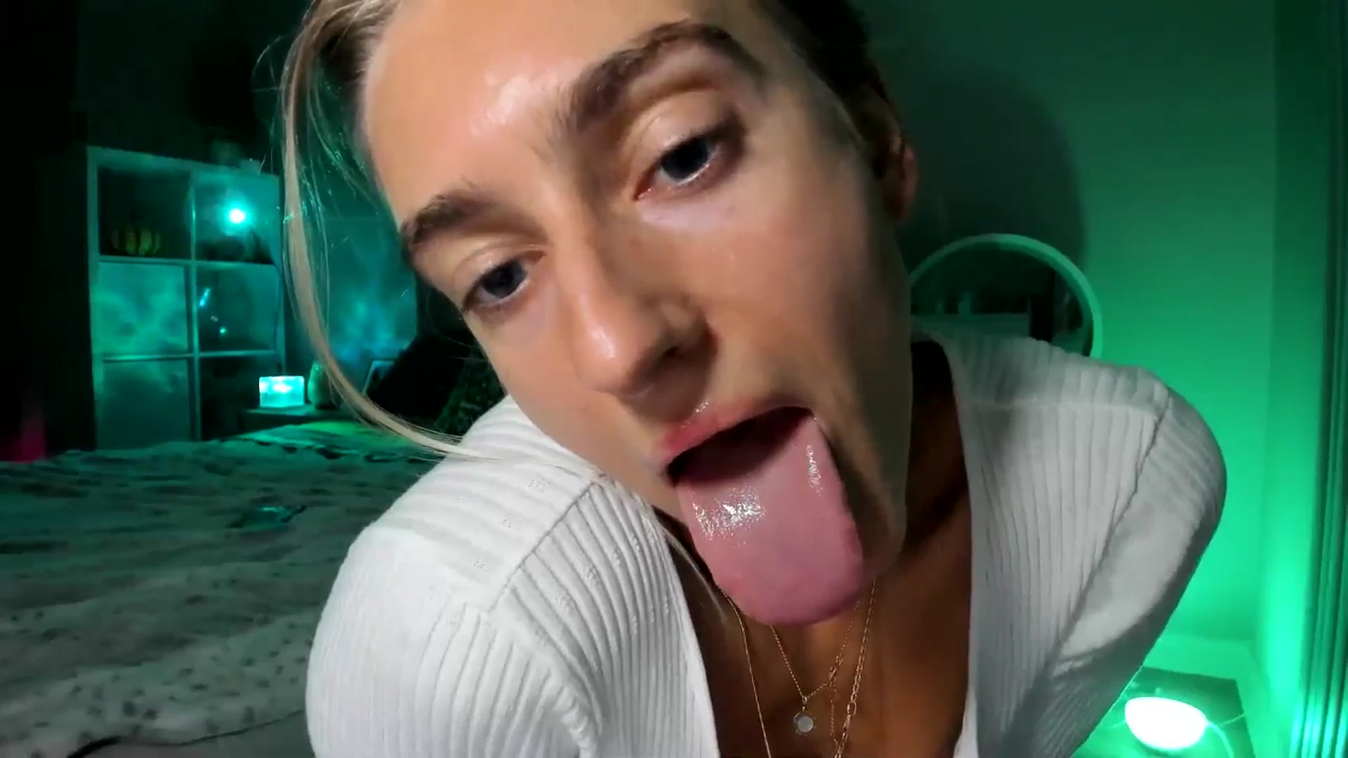 Gallery image thumbnail from Vodka_Queen's myfreecams stream on, 10/29/2025, 05:55 image 9 of 20