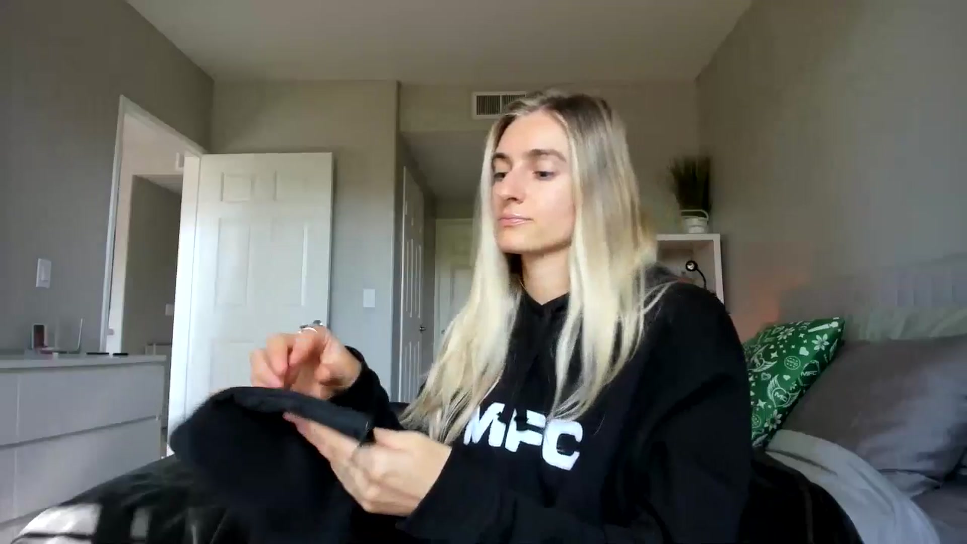 Gallery image thumbnail from Vodka_Queen's myfreecams stream on, 11/05/2025, 23:36 image 4 of 20