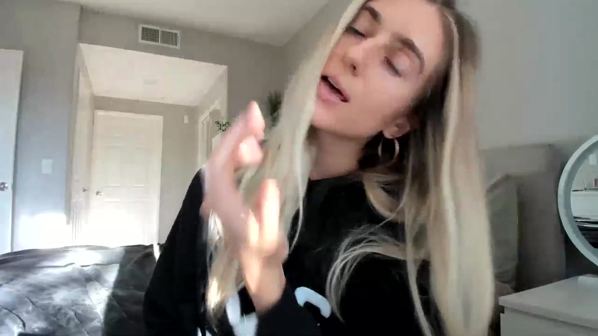Gallery image thumbnail from Vodka_Queen's myfreecams stream on, 11/05/2025, 23:36 image 18 of 20