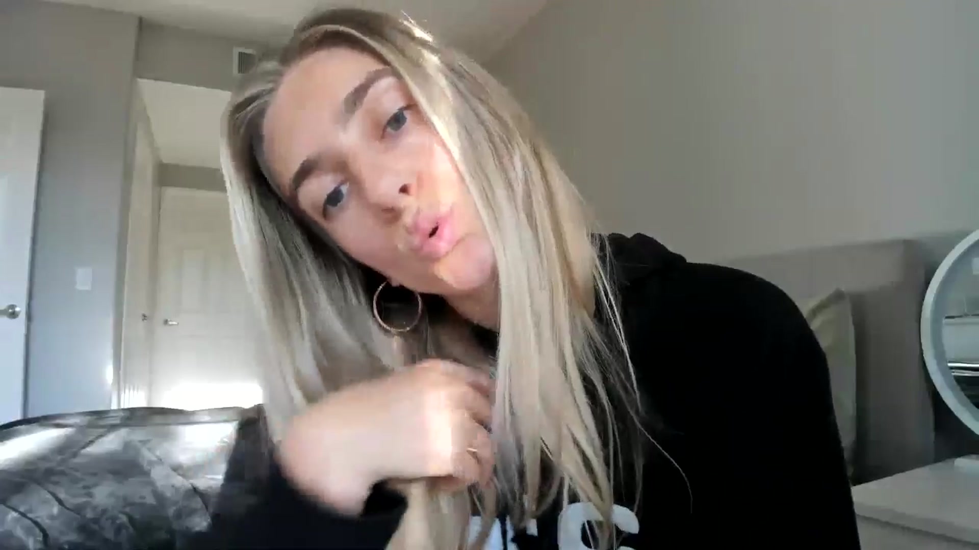 Gallery image thumbnail from Vodka_Queen's myfreecams stream on, 11/05/2025, 23:36 image 20 of 20