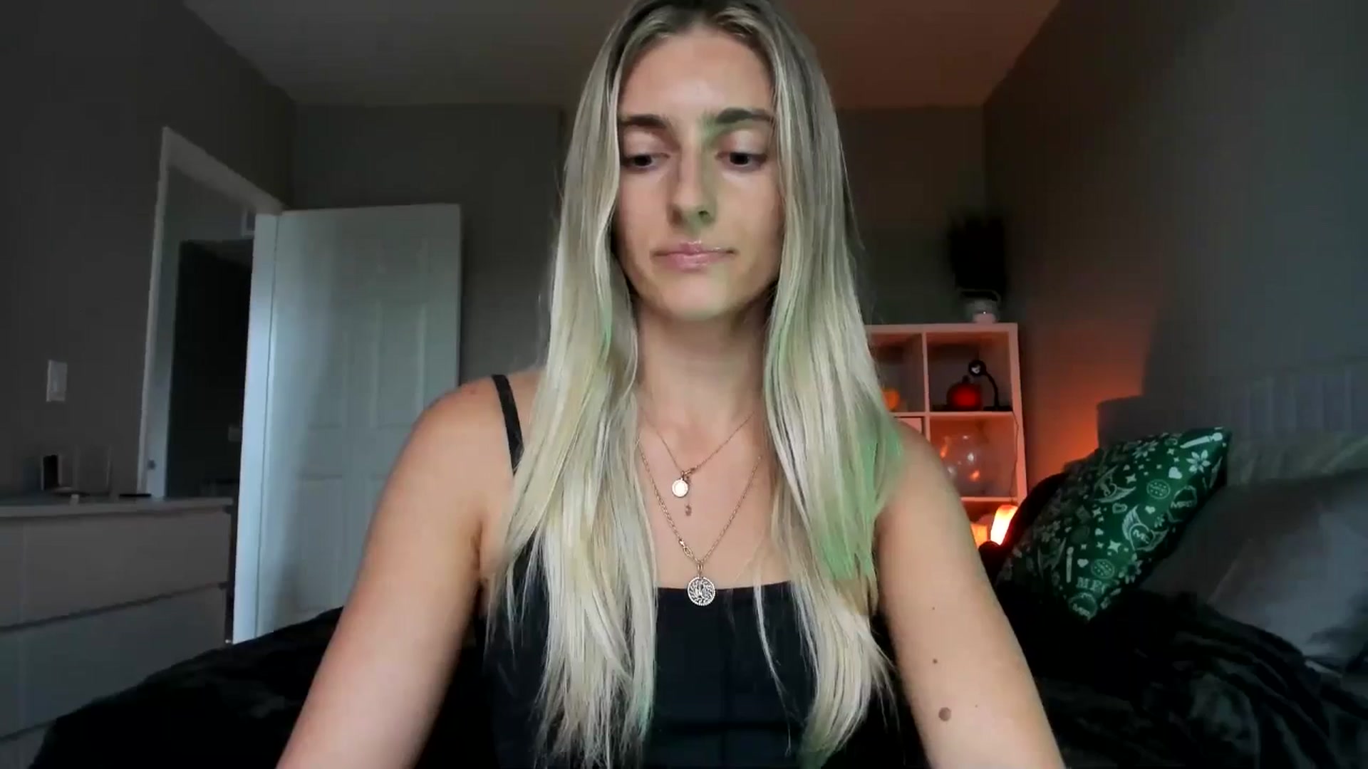 Gallery image thumbnail from Vodka_Queen's myfreecams stream on, 11/09/2025, 24:19 image 18 of 20