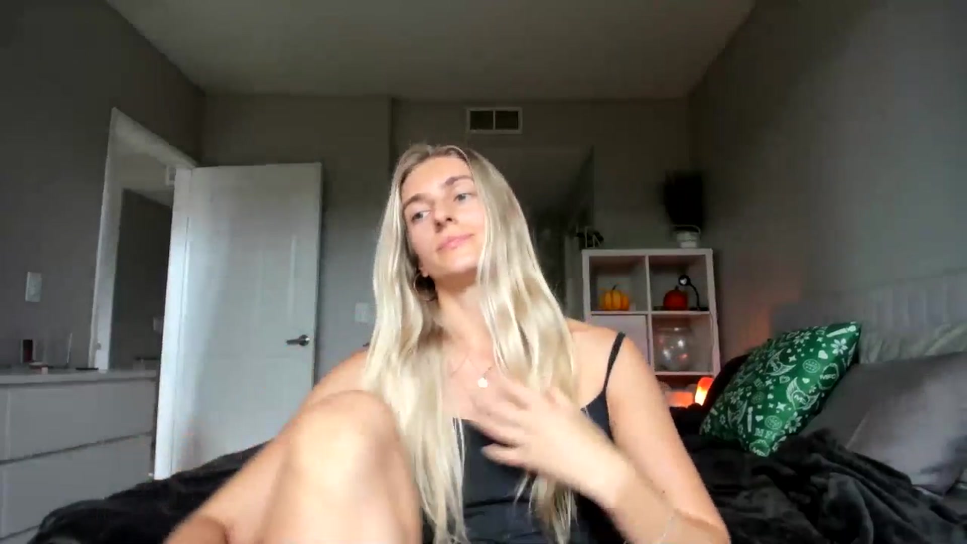 Gallery image thumbnail from Vodka_Queen's myfreecams stream on, 11/09/2025, 24:19 image 9 of 20