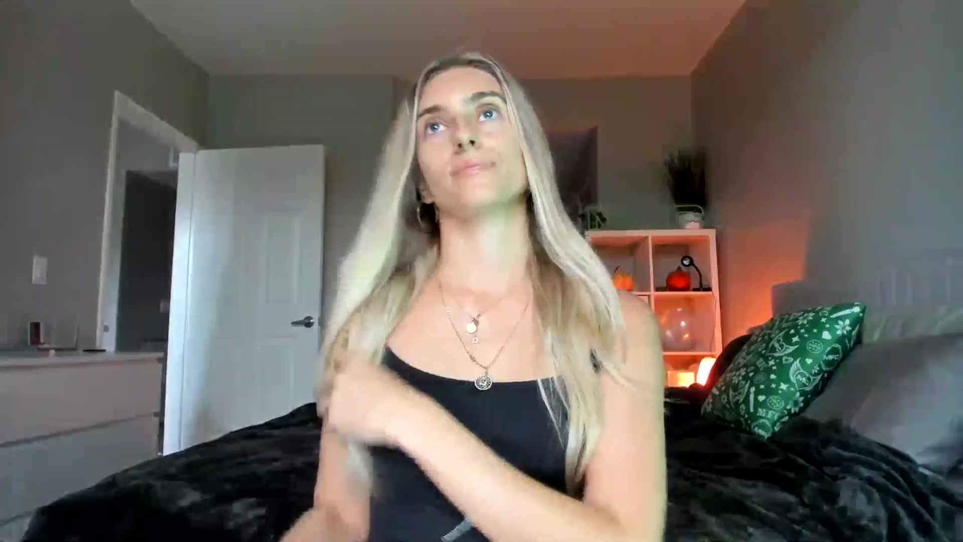 Gallery image thumbnail from Vodka_Queen's myfreecams stream on, 11/09/2025, 24:19 image 19 of 20