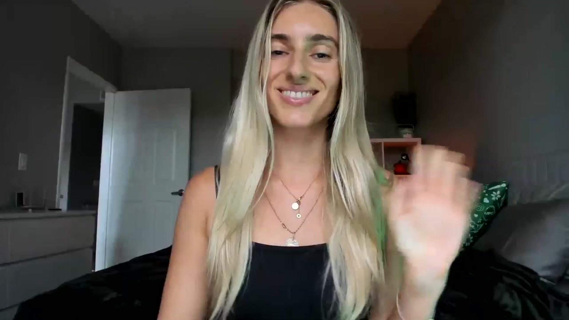 Gallery image thumbnail from Vodka_Queen's myfreecams stream on, 11/09/2025, 24:19 image 16 of 20