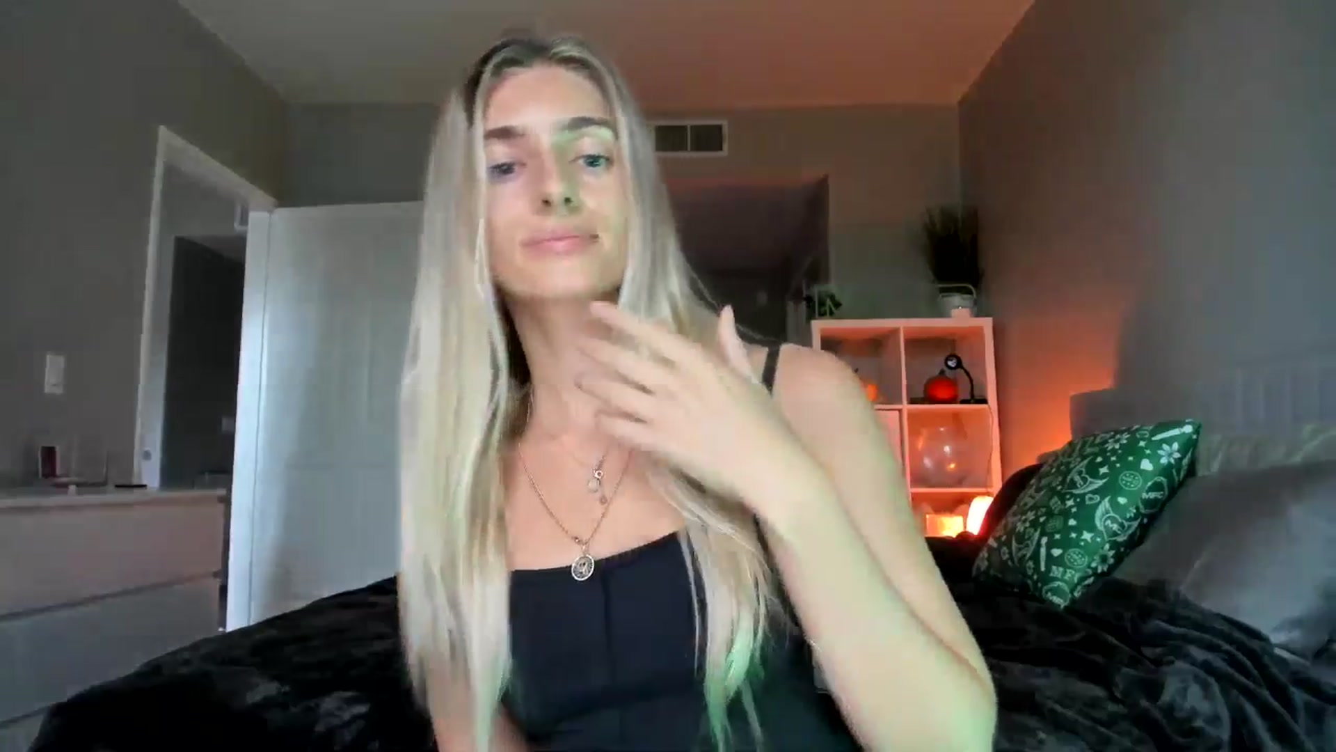 Gallery image thumbnail from Vodka_Queen's myfreecams stream on, 11/09/2025, 24:19 image 20 of 20