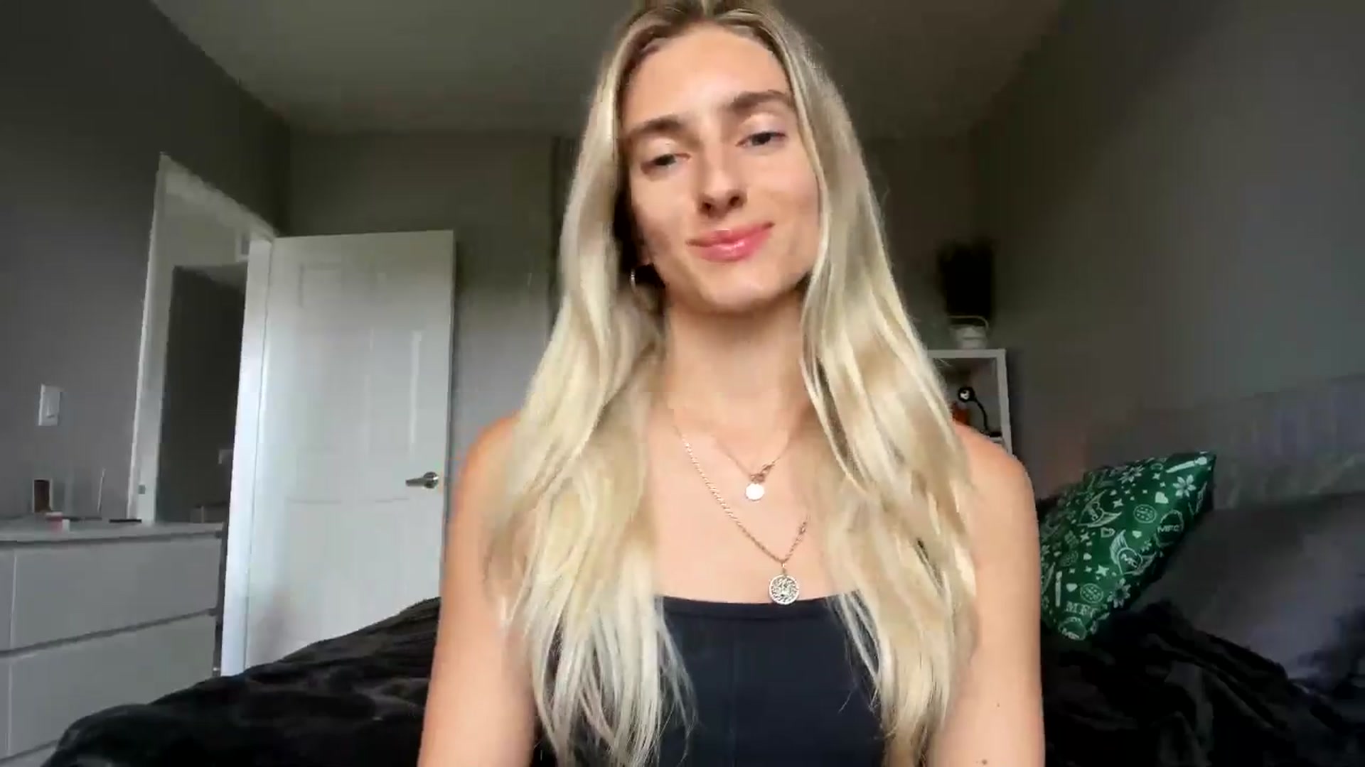 Gallery image thumbnail from Vodka_Queen's myfreecams stream on, 11/09/2025, 24:19 image 2 of 20