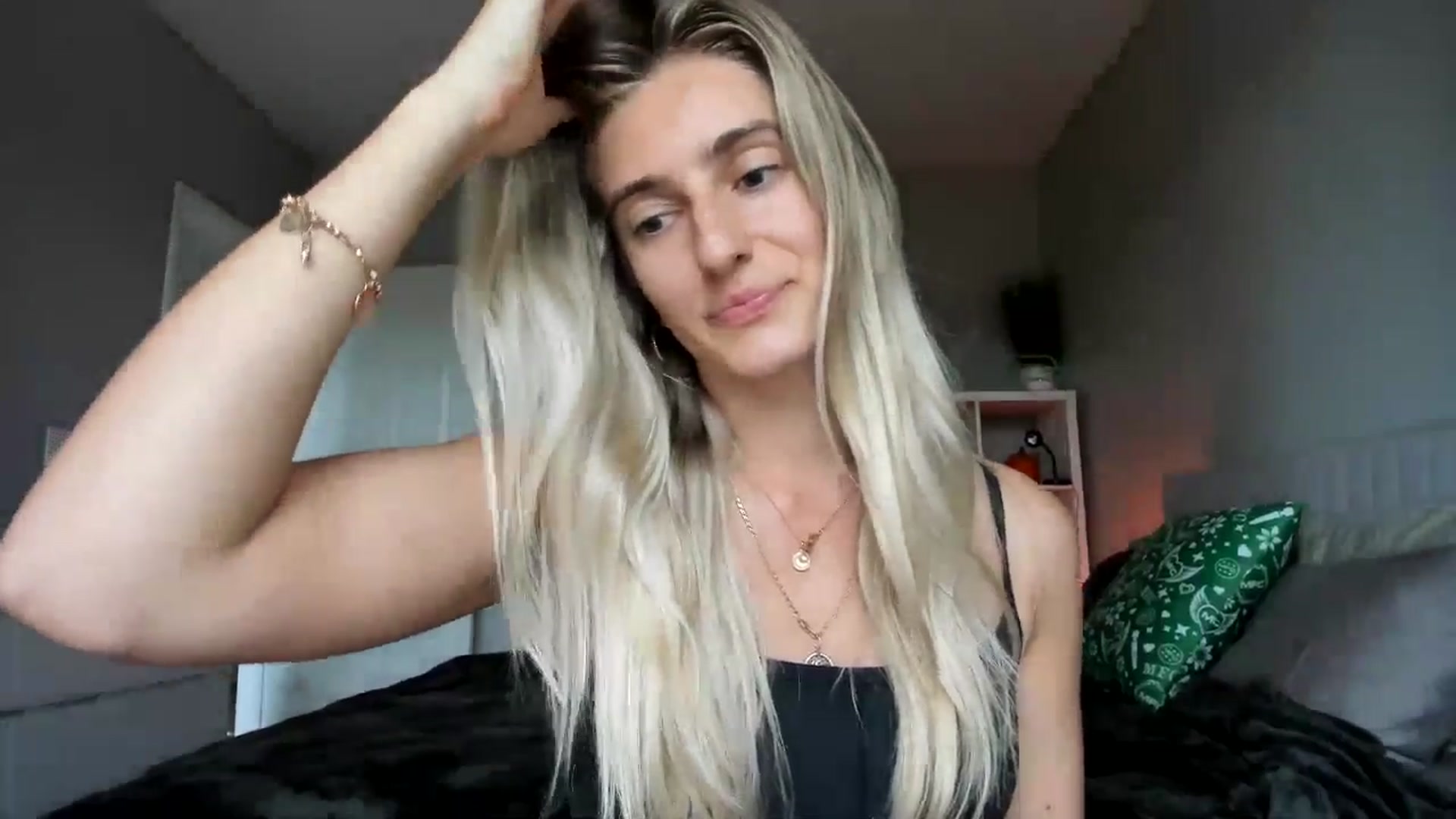 Gallery image thumbnail from Vodka_Queen's myfreecams stream on, 11/09/2025, 24:19 image 12 of 20