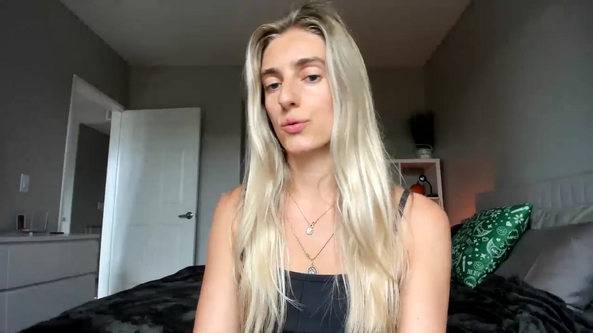 Gallery image thumbnail from Vodka_Queen's myfreecams stream on, 11/09/2025, 24:19 image 11 of 20