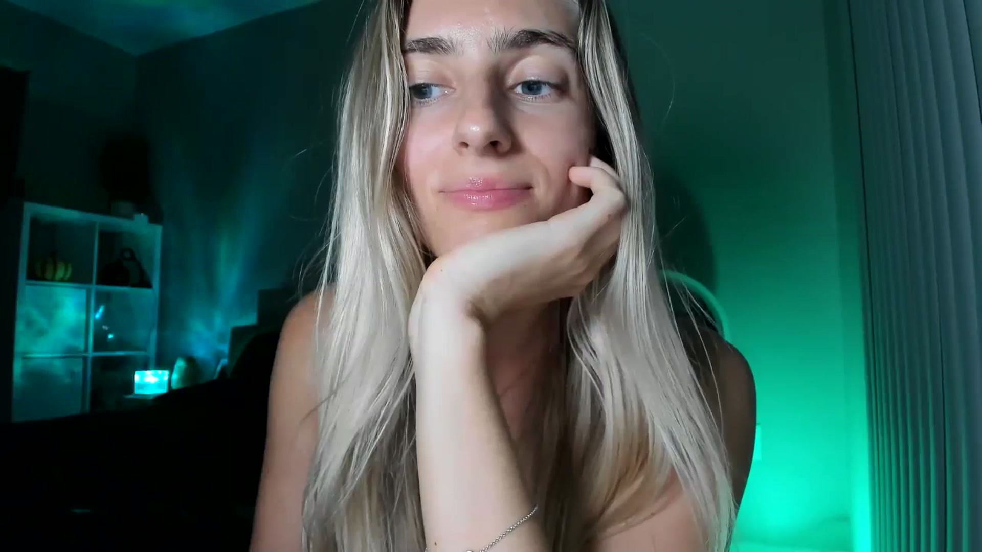 Gallery image thumbnail from Vodka_Queen's myfreecams stream on, 11/09/2025, 07:27 image 19 of 20