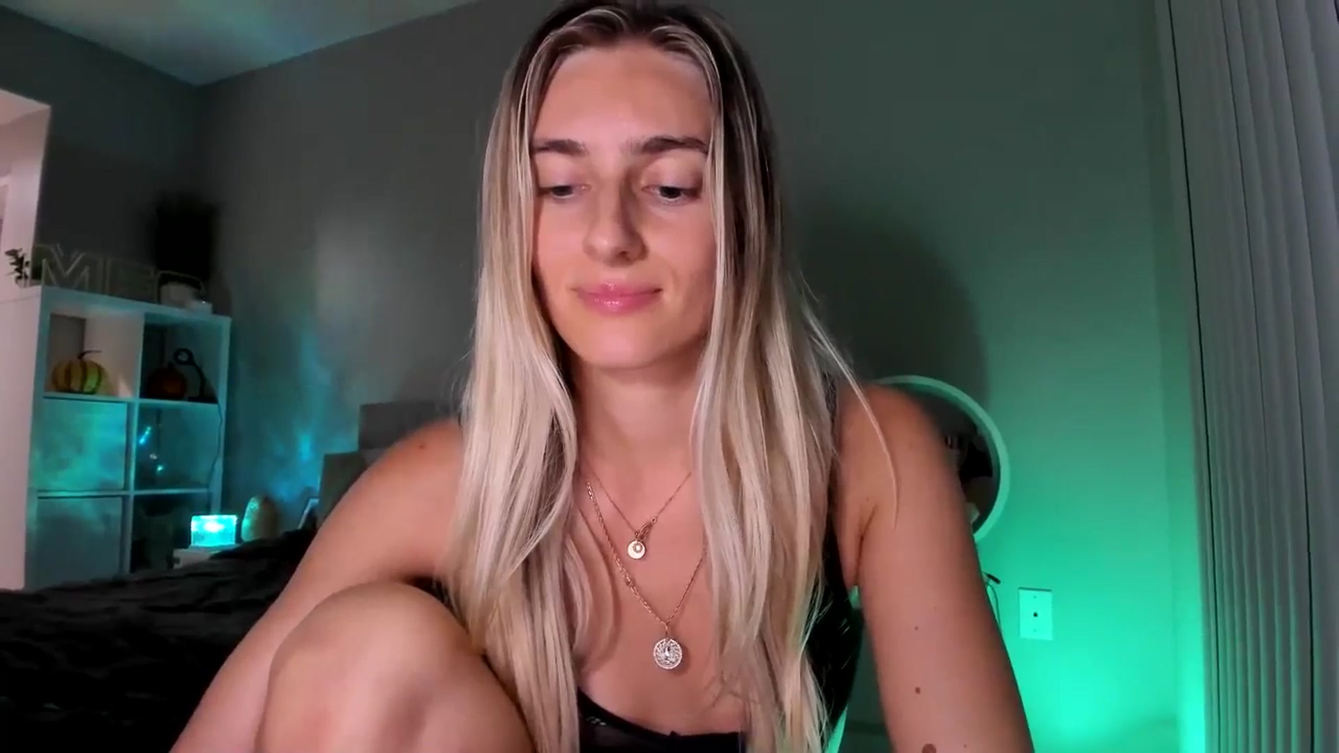 Gallery image thumbnail from Vodka_Queen's myfreecams stream on, 11/09/2025, 10:17 image 11 of 20