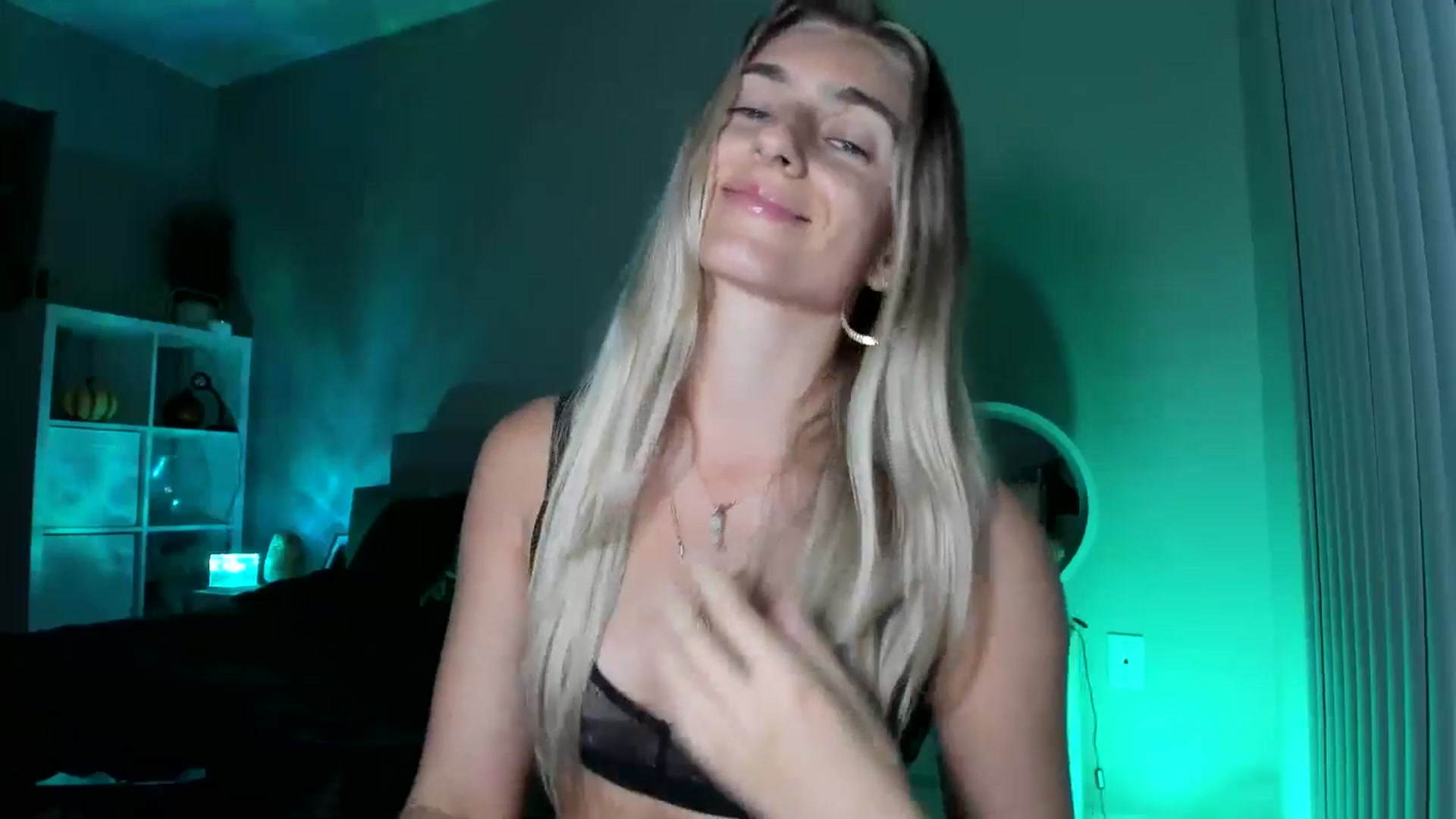 Gallery image thumbnail from Vodka_Queen's myfreecams stream on, 11/09/2025, 10:17 image 18 of 20