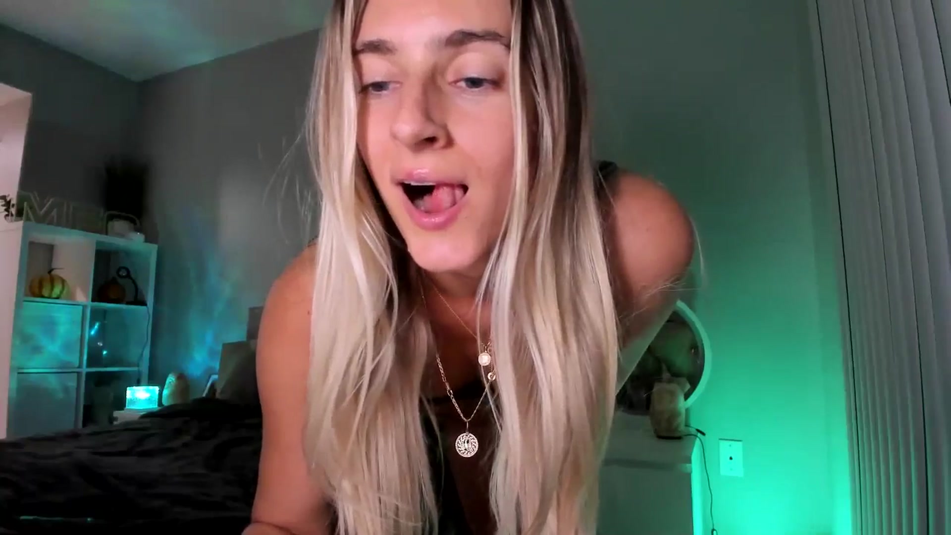 Gallery image thumbnail from Vodka_Queen's myfreecams stream on, 11/09/2025, 10:17 image 16 of 20