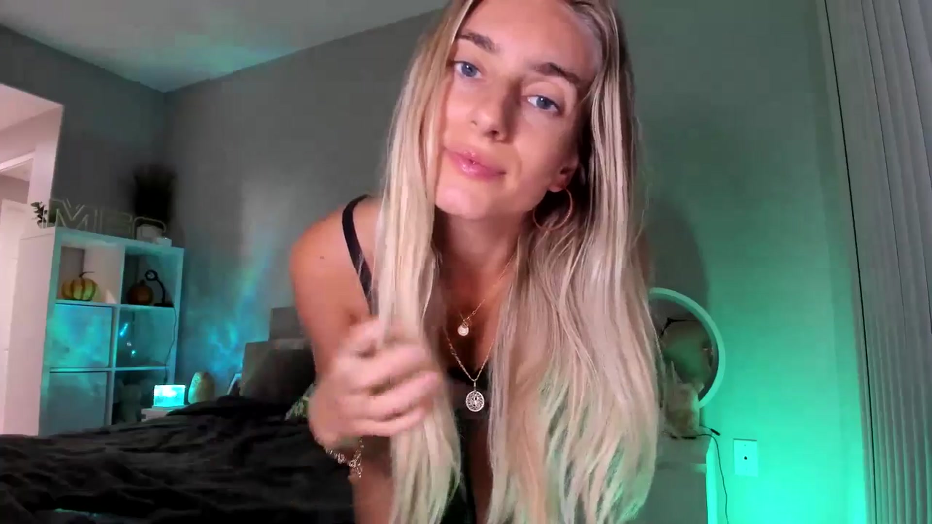 Gallery image thumbnail from Vodka_Queen's myfreecams stream on, 11/09/2025, 10:17 image 6 of 20