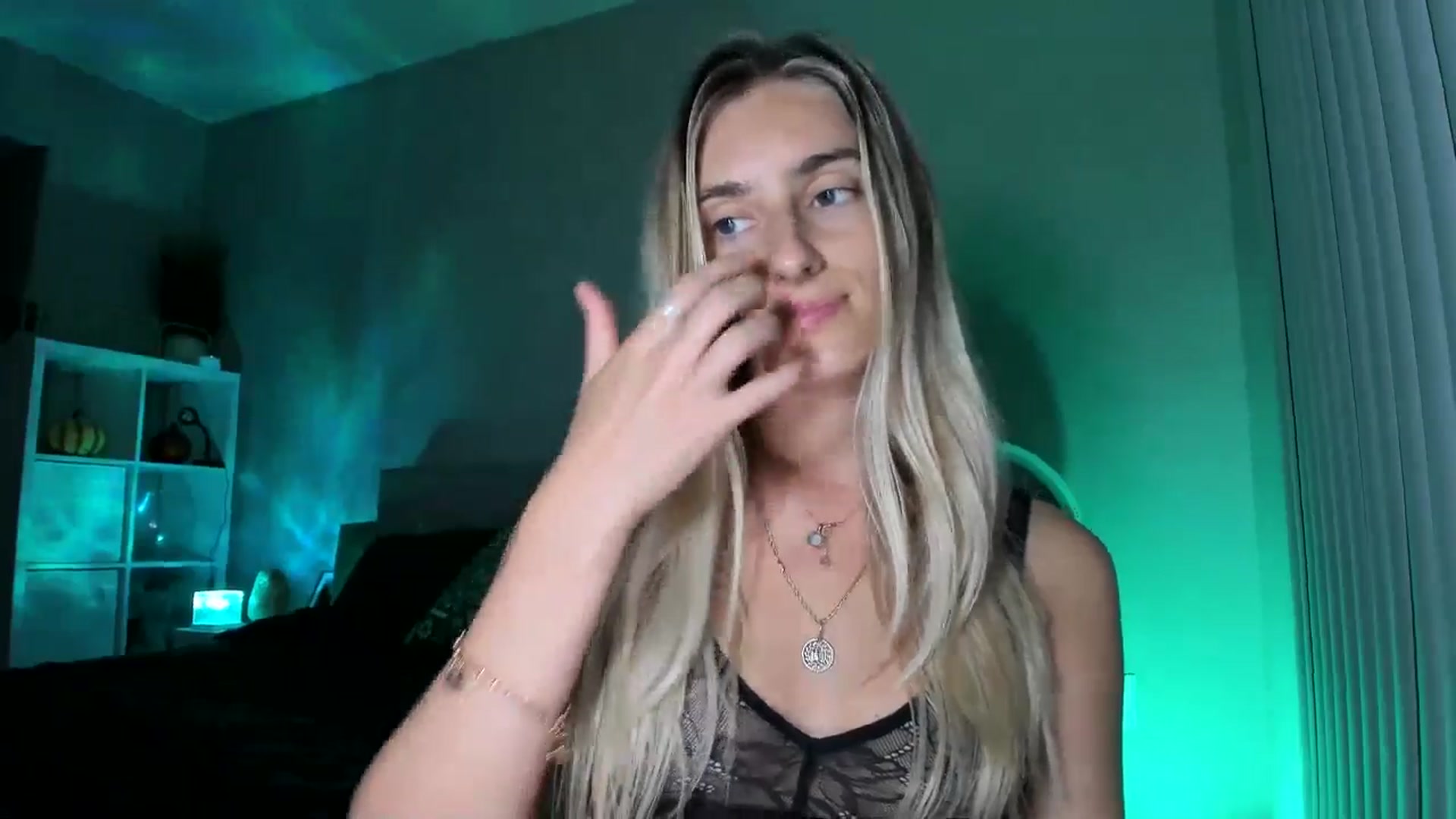 Gallery image thumbnail from Vodka_Queen's myfreecams stream on, 11/09/2025, 10:17 image 17 of 20