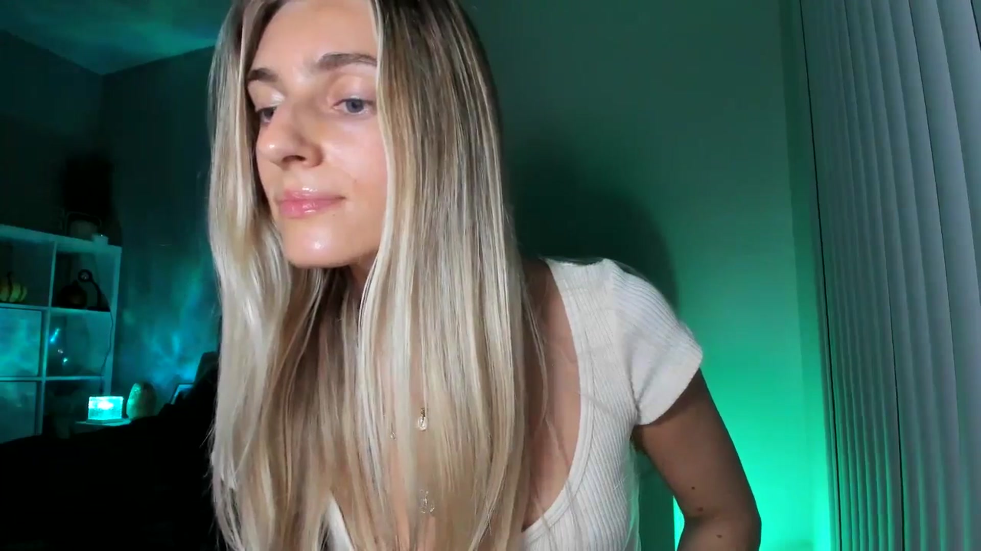 Gallery image thumbnail from Vodka_Queen's myfreecams stream on, 11/10/2025, 06:53 image 9 of 20