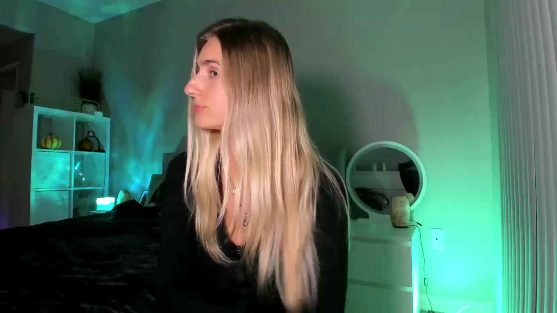 Gallery image thumbnail from Vodka_Queen's myfreecams stream on, 11/11/2025, 07:04 image 16 of 20