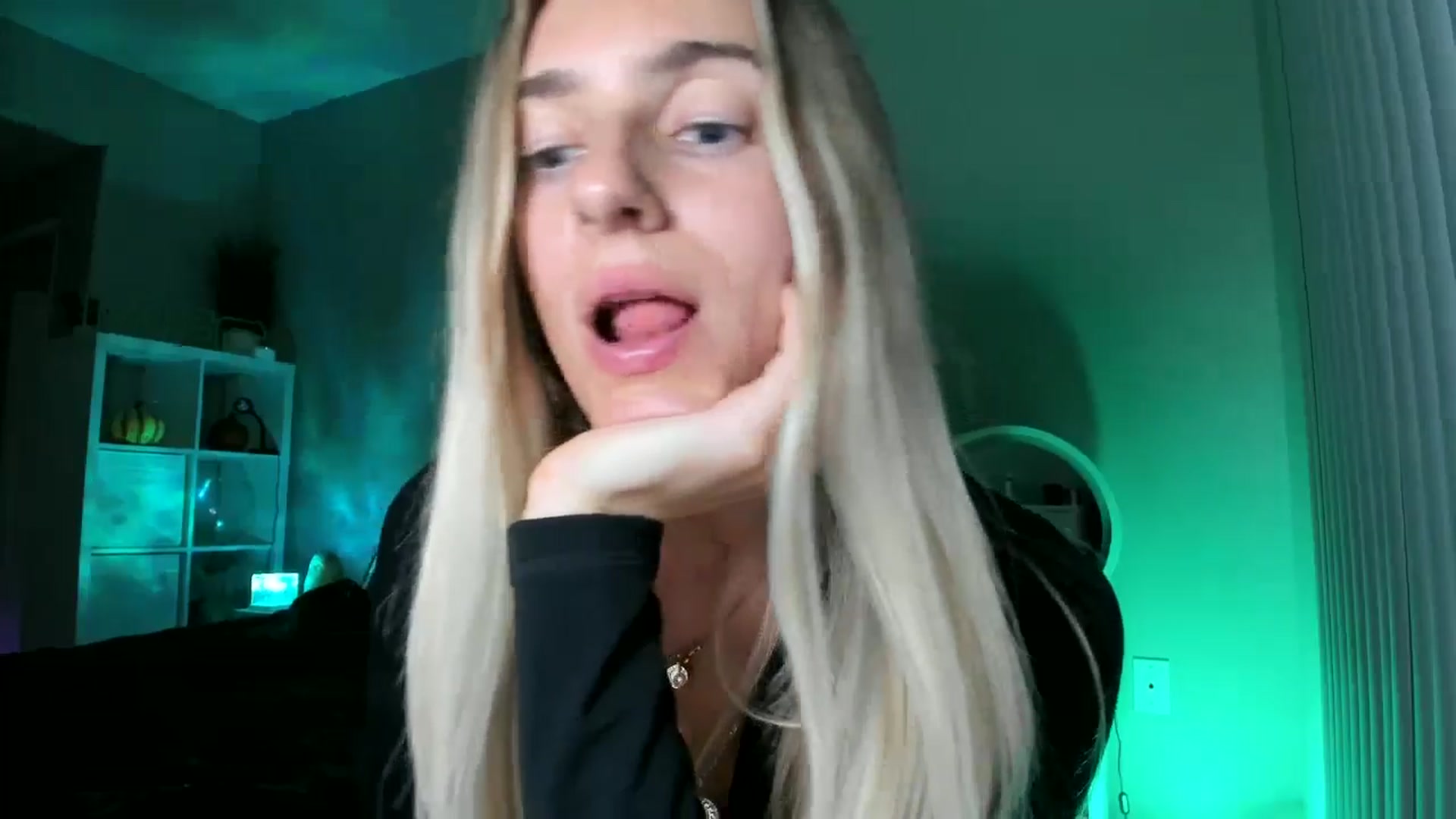 Gallery image thumbnail from Vodka_Queen's myfreecams stream on, 11/11/2025, 07:04 image 18 of 20