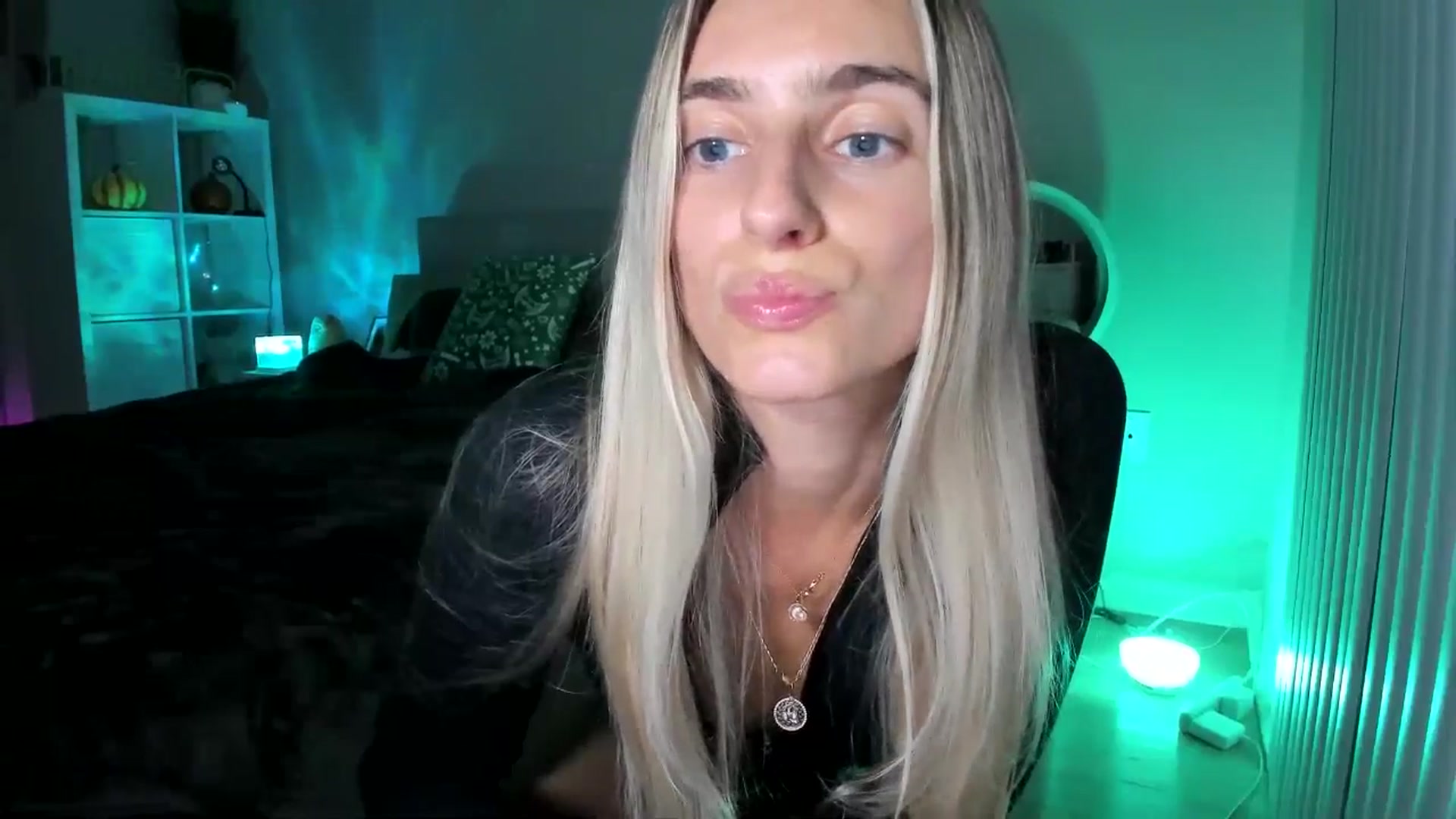 Gallery image thumbnail from Vodka_Queen's myfreecams stream on, 11/11/2025, 07:04 image 8 of 20