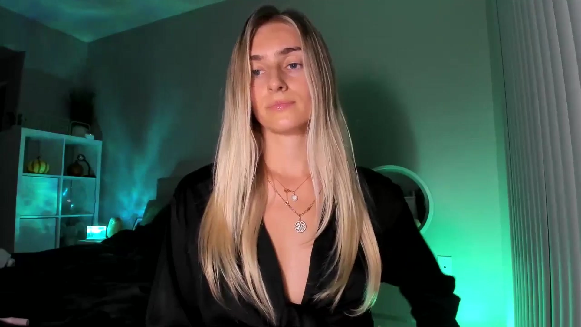 Gallery image thumbnail from Vodka_Queen's myfreecams stream on, 11/13/2025, 06:58 image 17 of 20