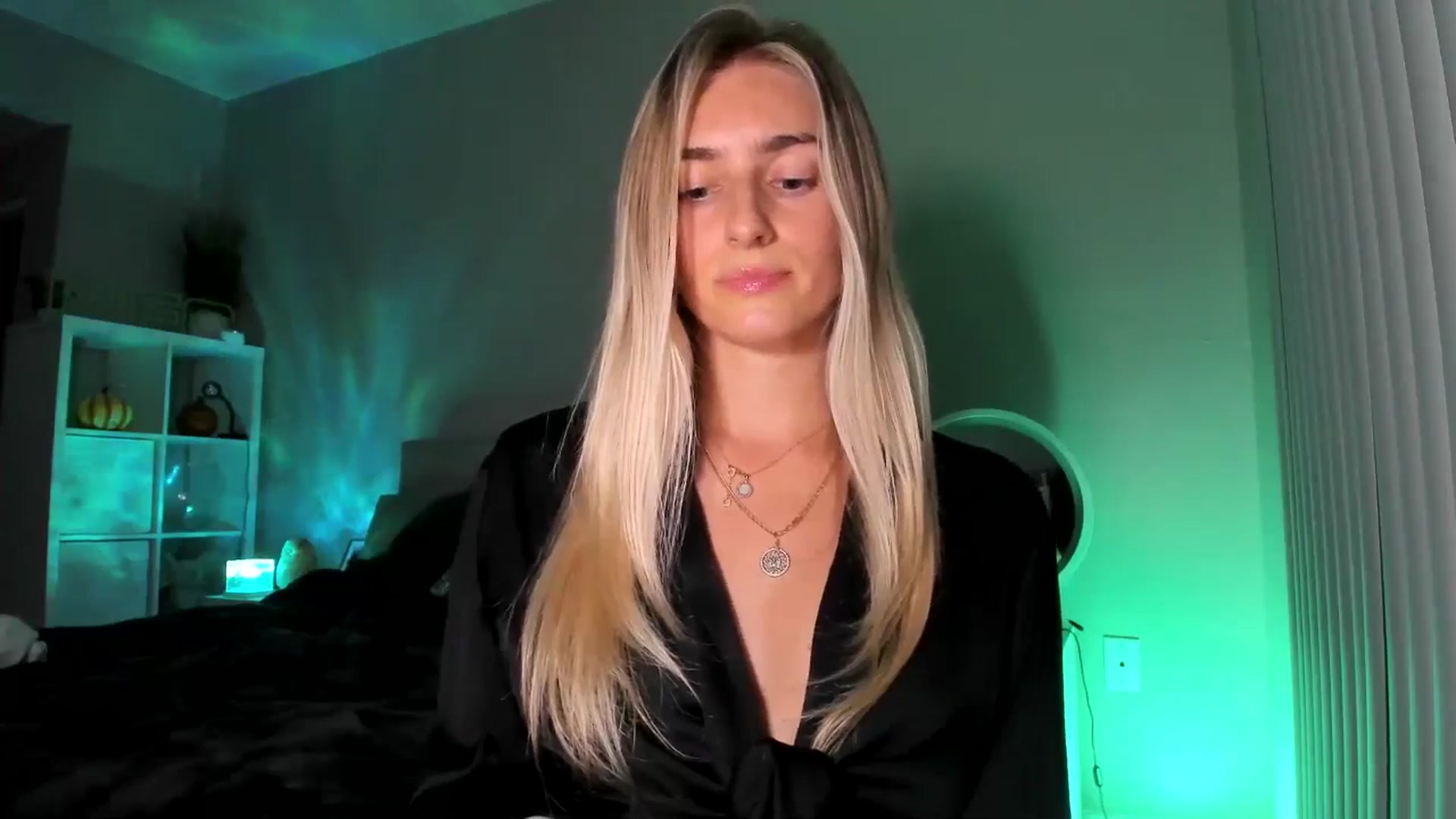 Gallery image thumbnail from Vodka_Queen's myfreecams stream on, 11/13/2025, 06:58 image 13 of 20