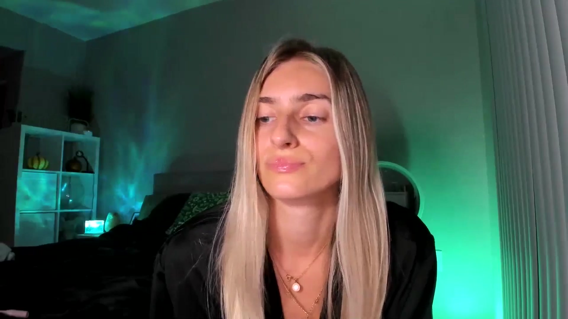 Gallery image thumbnail from Vodka_Queen's myfreecams stream on, 11/13/2025, 06:58 image 16 of 20