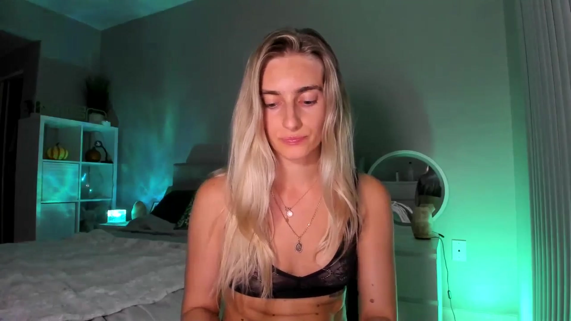 Gallery image thumbnail from Vodka_Queen's myfreecams stream on, 11/15/2025, 08:36 image 15 of 20
