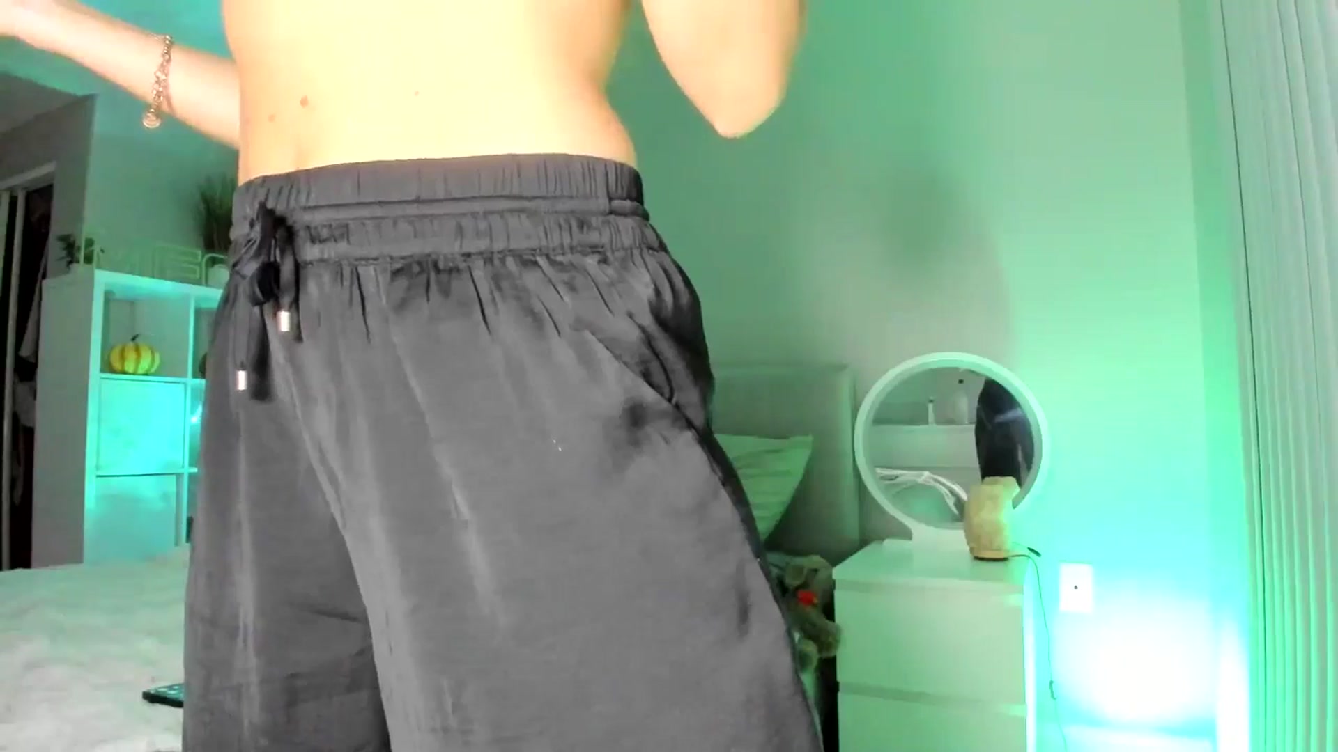 Gallery image thumbnail from Vodka_Queen's myfreecams stream on, 11/15/2025, 08:36 image 18 of 20