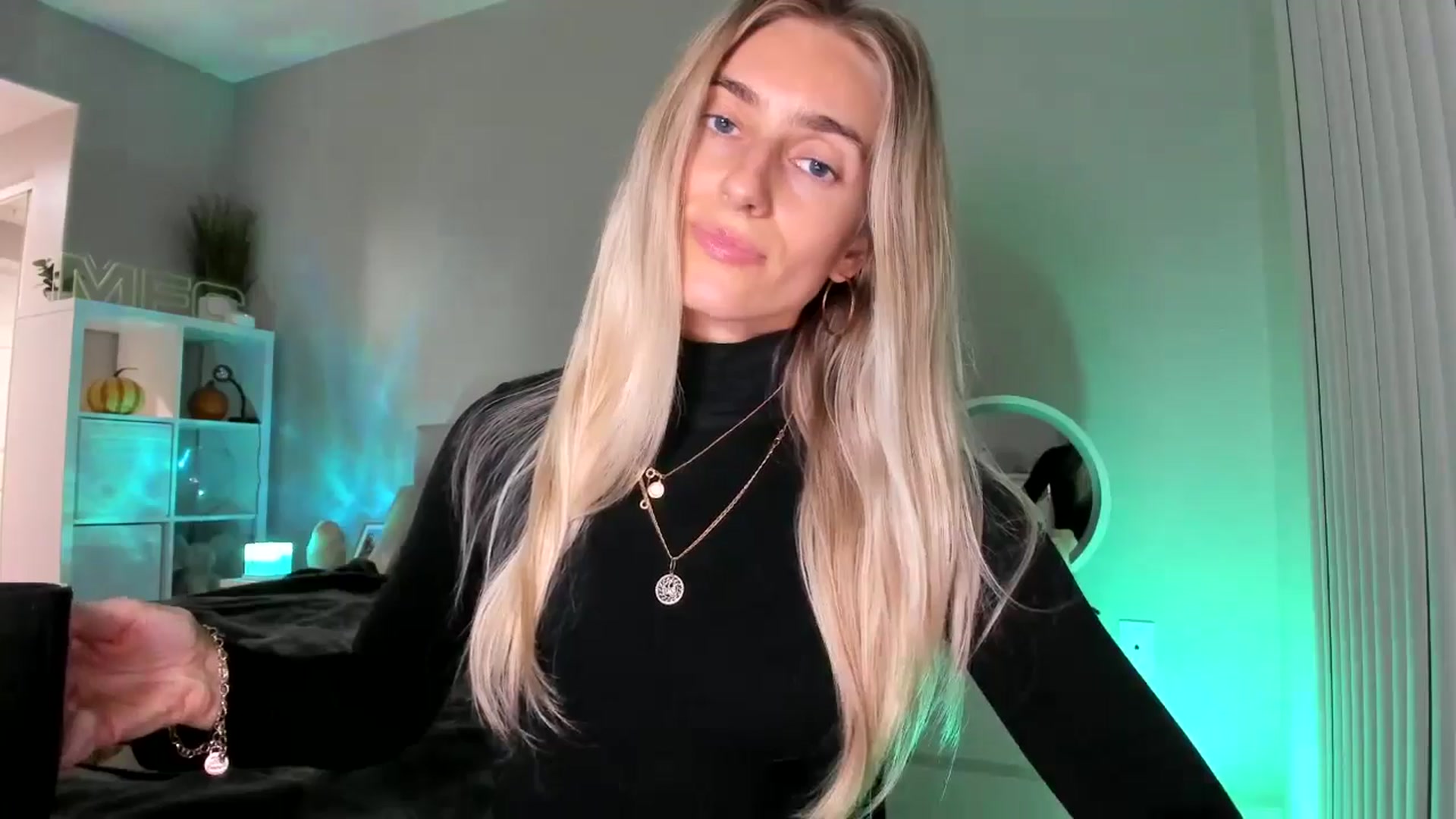 Gallery image thumbnail from Vodka_Queen's myfreecams stream on, 11/21/2025, 07:02 image 12 of 20
