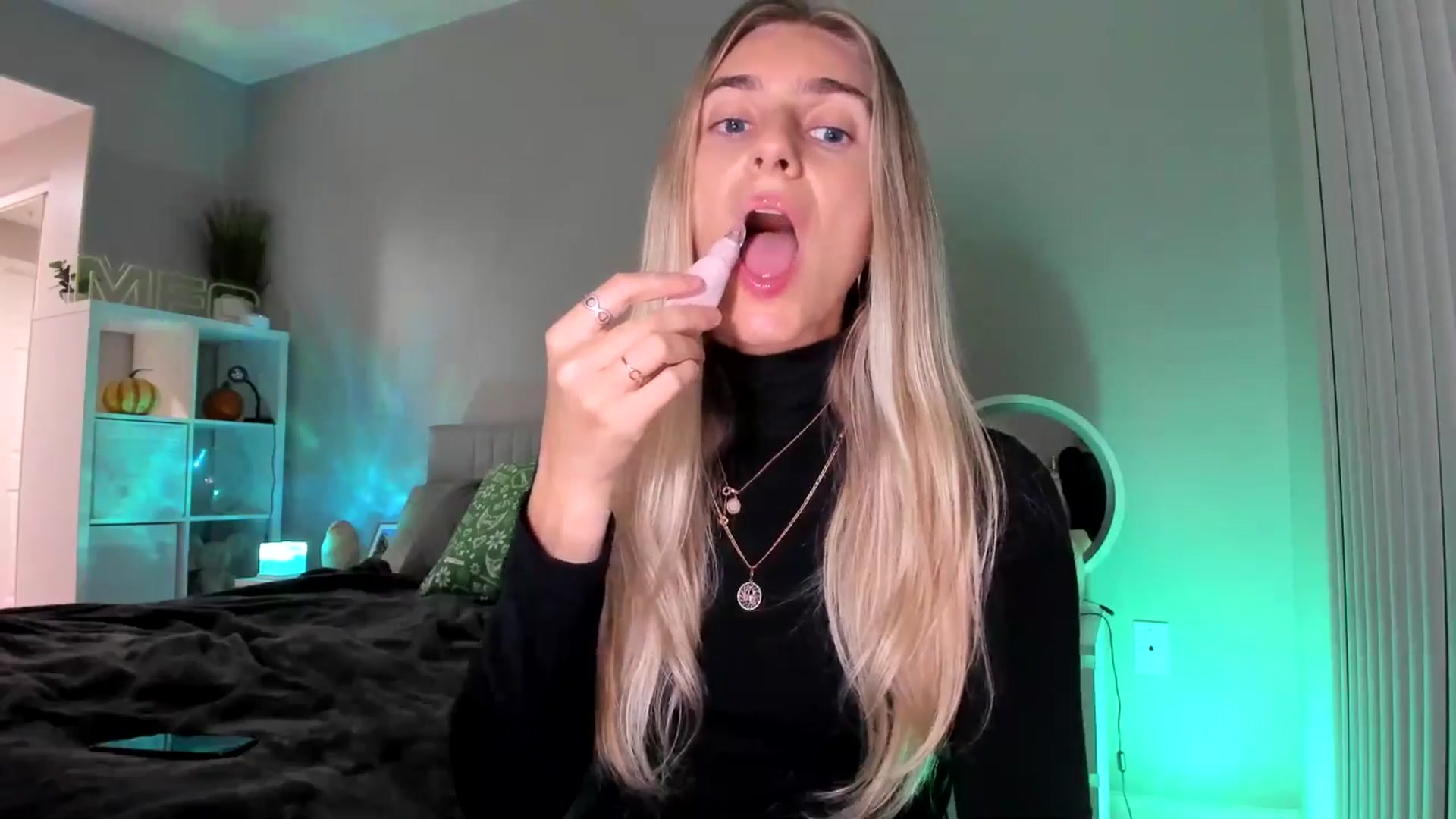 Gallery image thumbnail from Vodka_Queen's myfreecams stream on, 11/21/2025, 07:02 image 4 of 20
