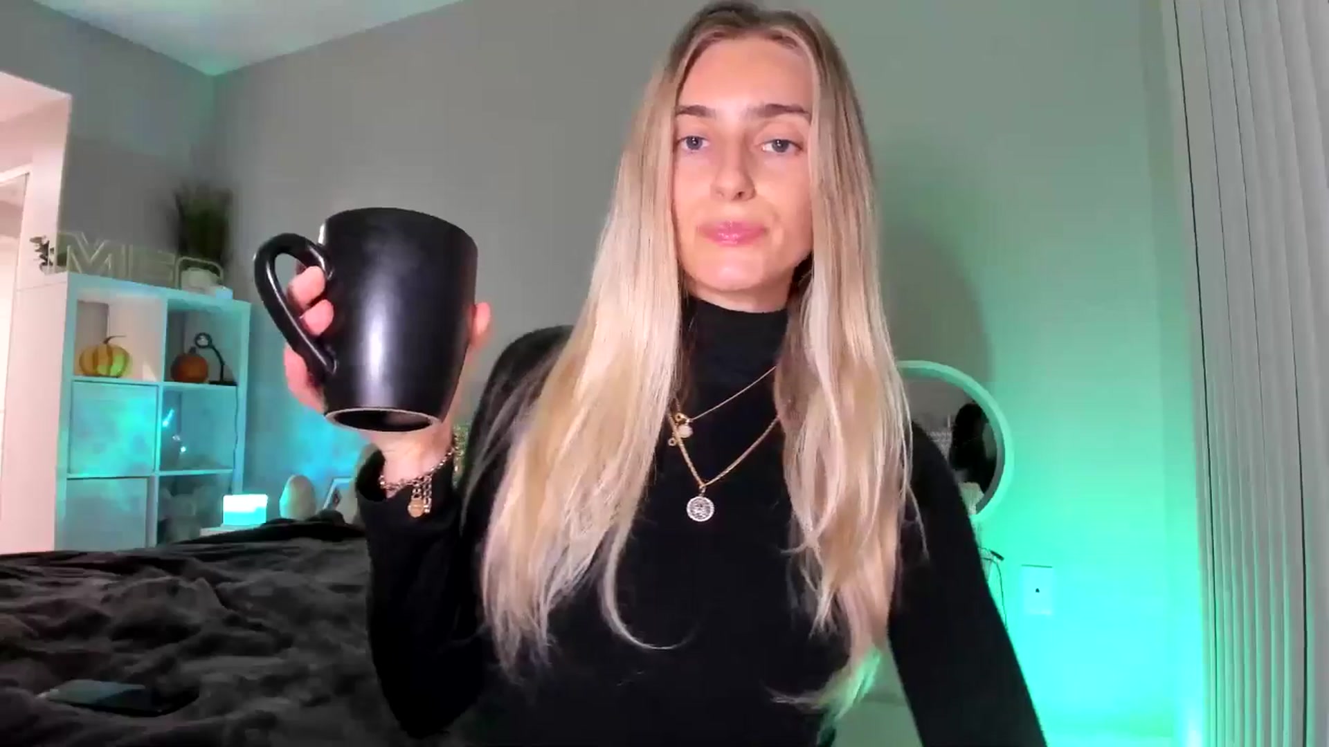 Gallery image thumbnail from Vodka_Queen's myfreecams stream on, 11/21/2025, 07:02 image 16 of 20