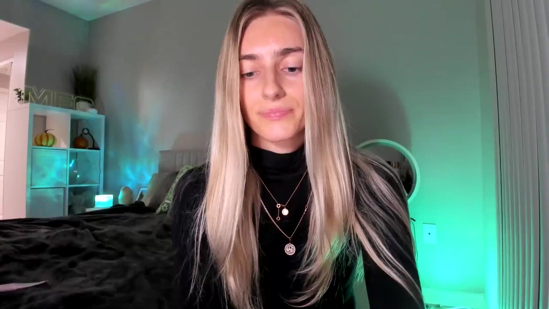 Gallery image thumbnail from Vodka_Queen's myfreecams stream on, 11/21/2025, 08:24 image 15 of 20