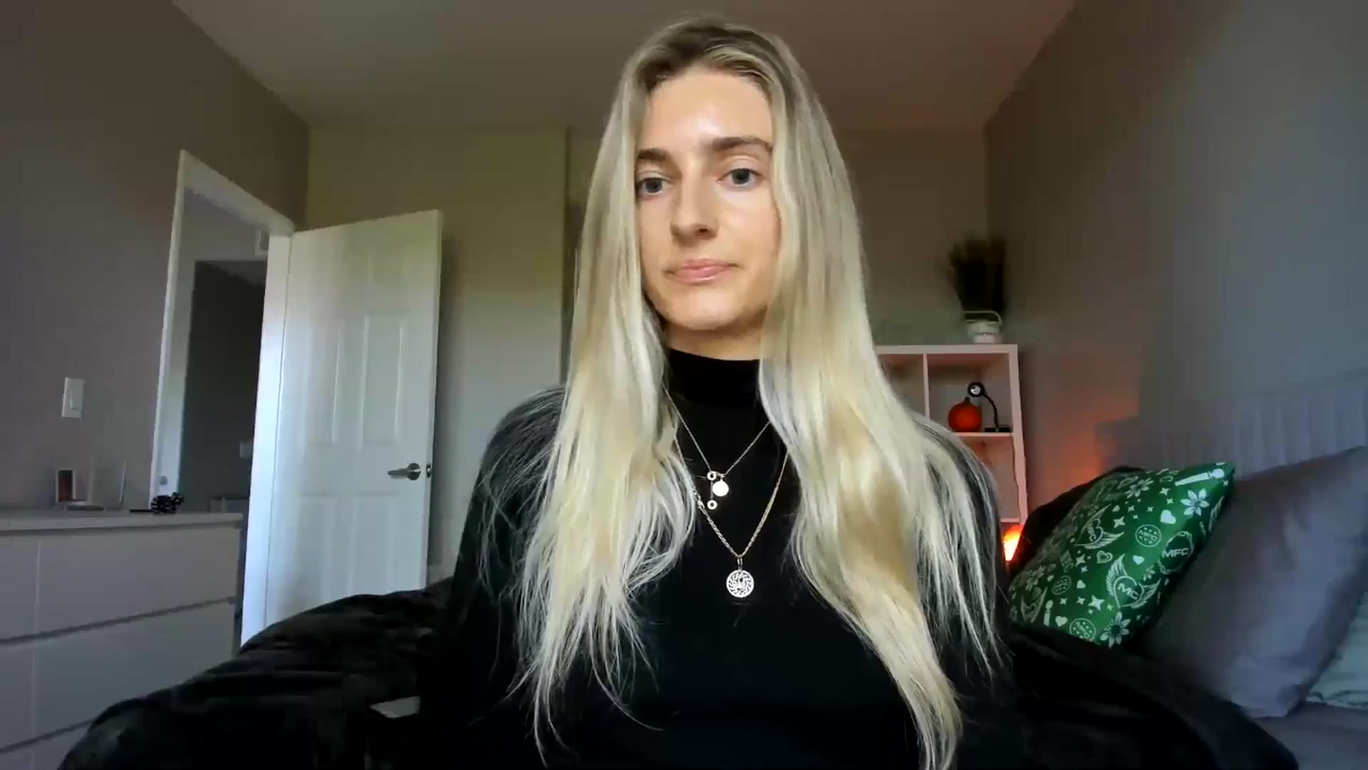 Gallery image thumbnail from Vodka_Queen's myfreecams stream on, 11/23/2025, 19:21 image 20 of 20