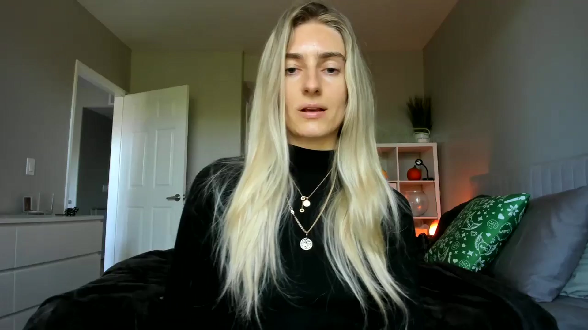 Gallery image thumbnail from Vodka_Queen's myfreecams stream on, 11/23/2025, 19:21 image 15 of 20