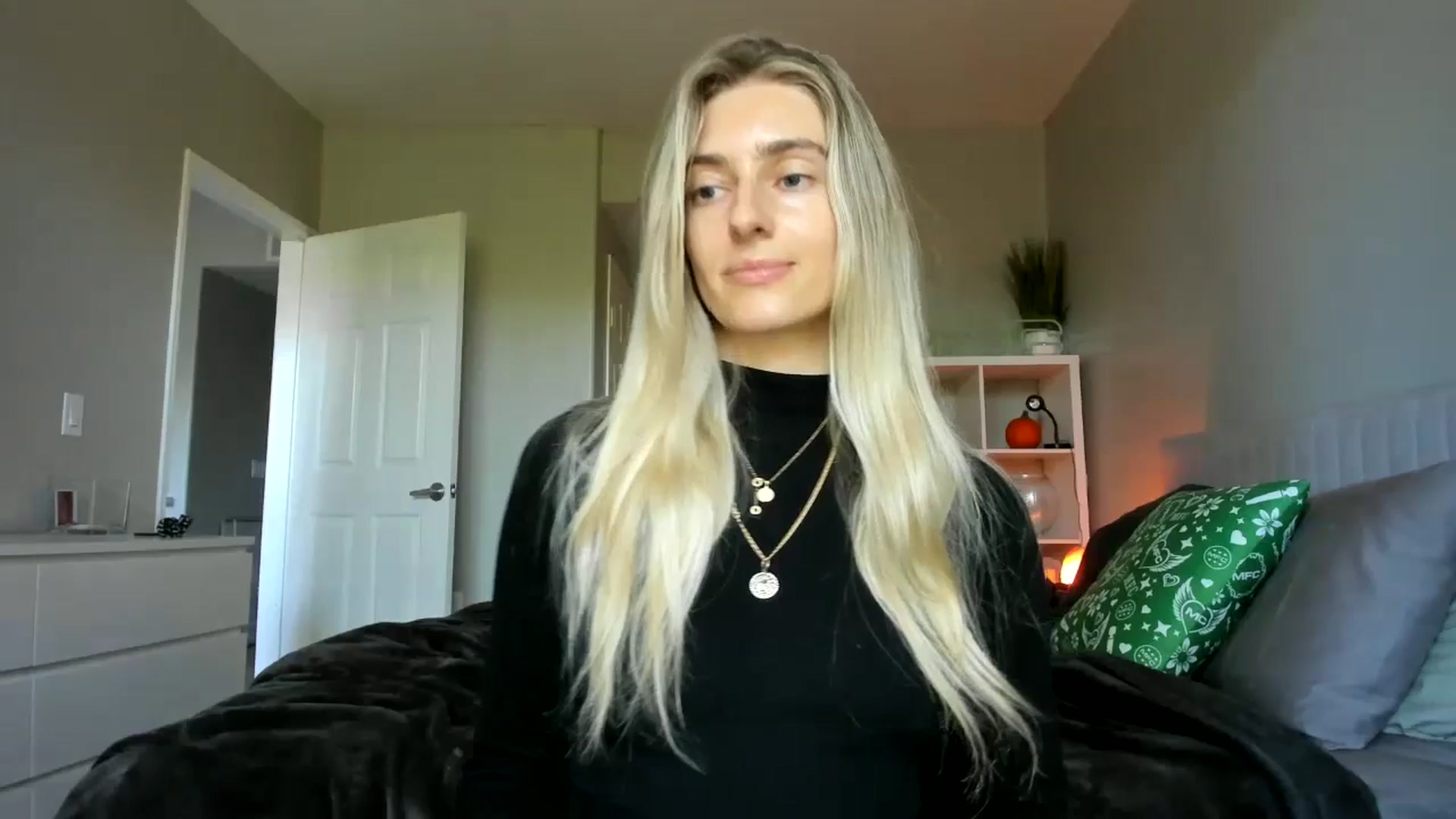 Gallery image thumbnail from Vodka_Queen's myfreecams stream on, 11/23/2025, 19:21 image 12 of 20