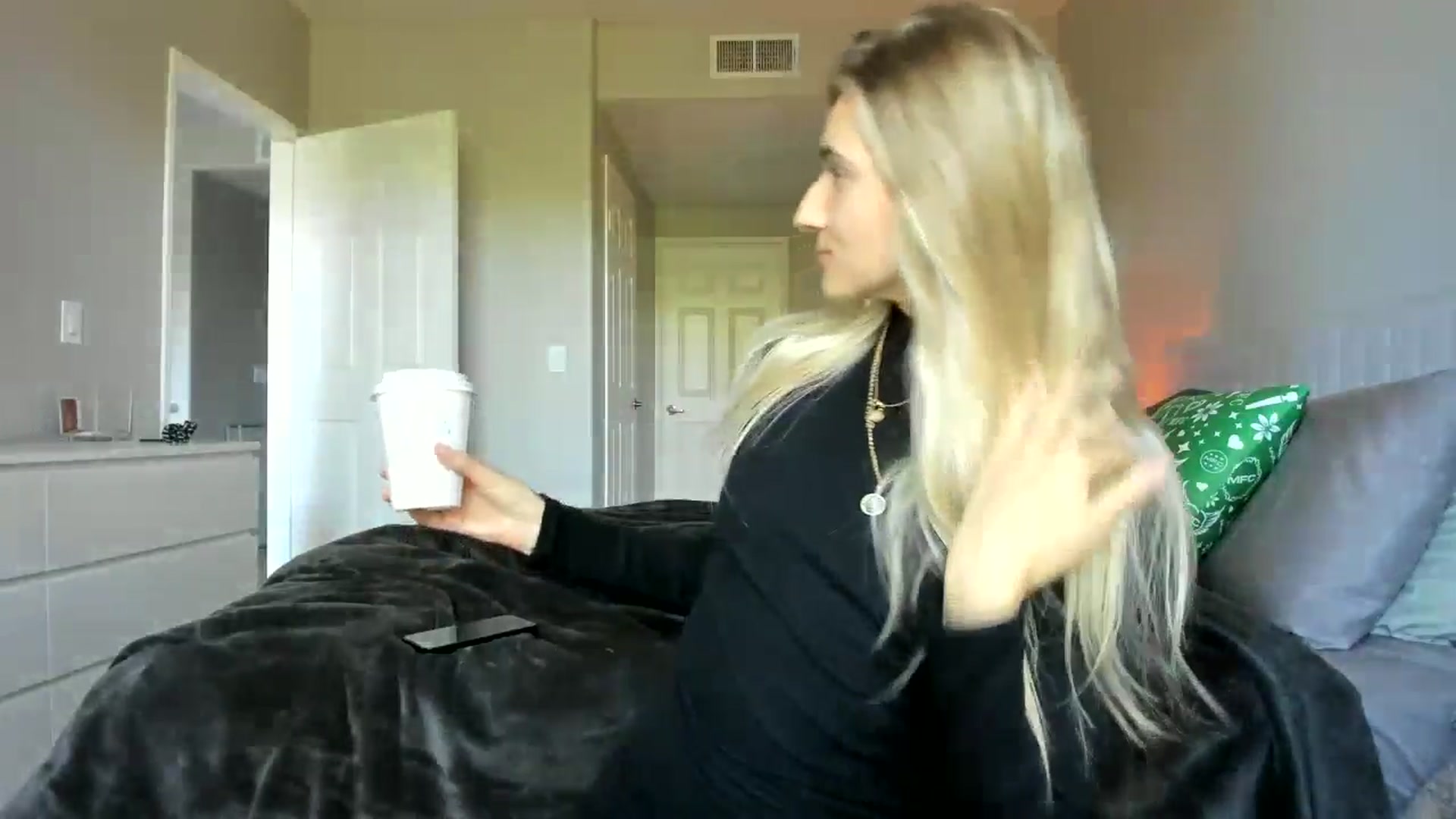 Gallery image thumbnail from Vodka_Queen's myfreecams stream on, 11/23/2025, 19:21 image 16 of 20