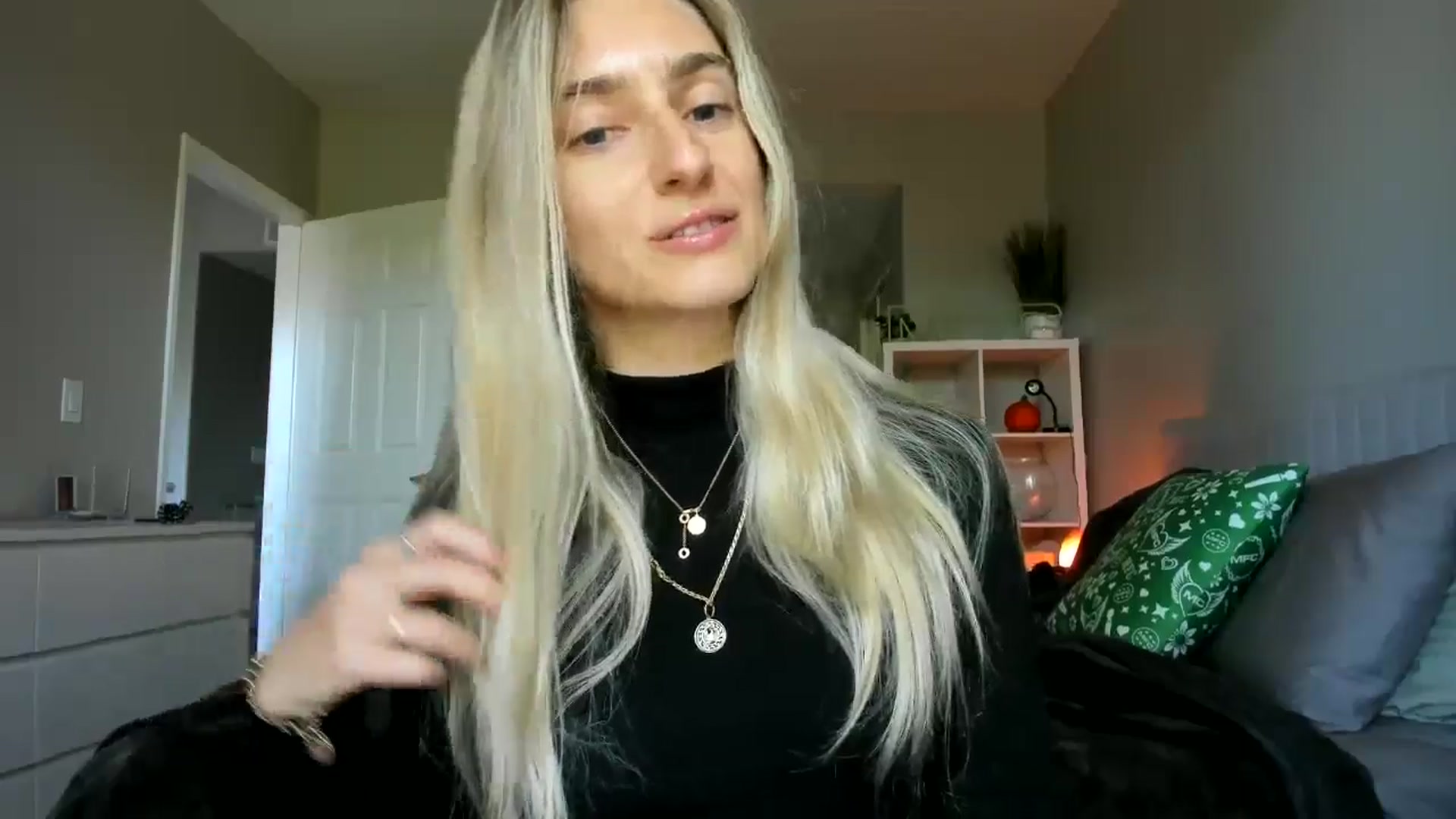 Gallery image thumbnail from Vodka_Queen's myfreecams stream on, 11/23/2025, 19:21 image 3 of 20