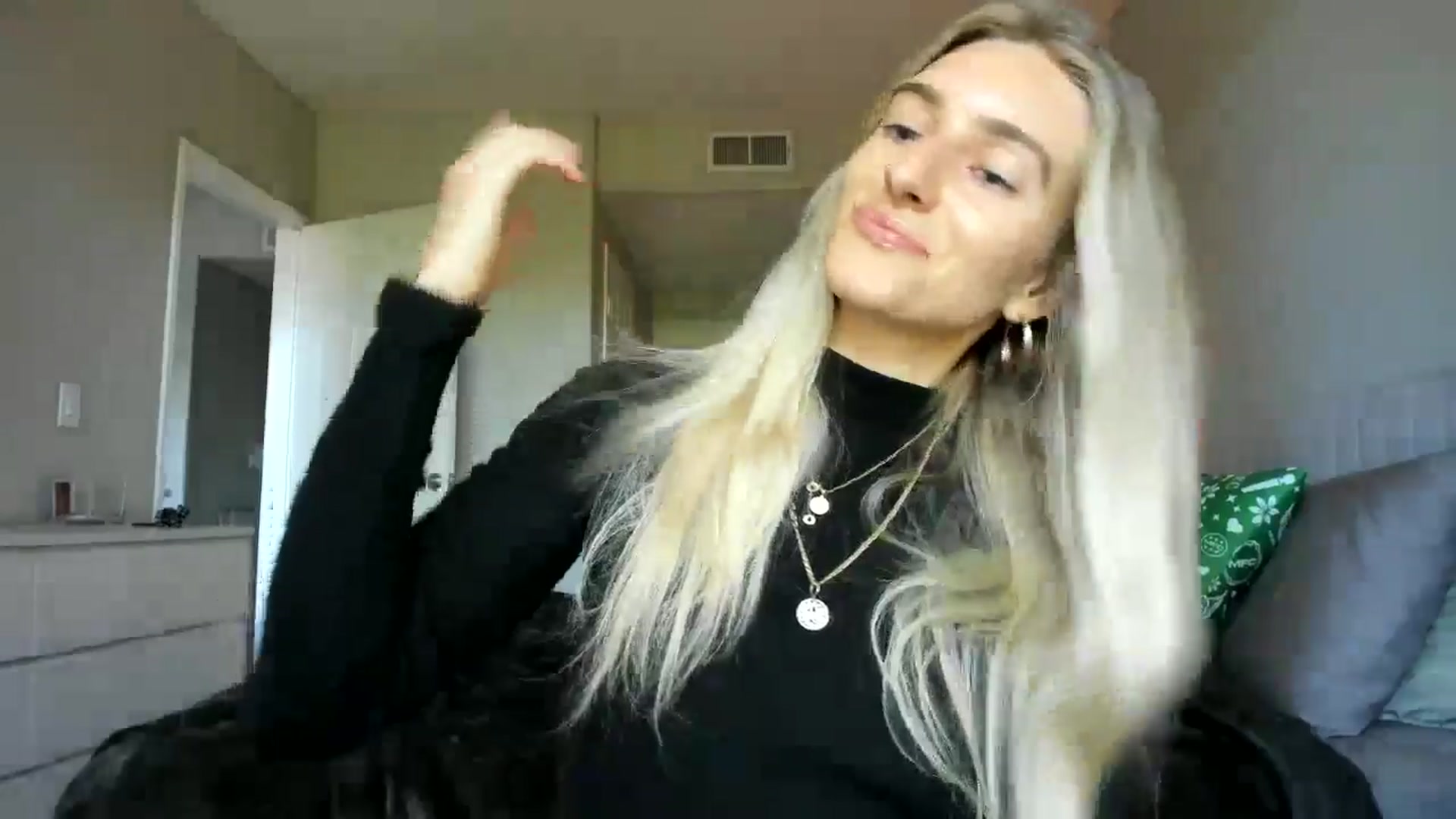 Gallery image thumbnail from Vodka_Queen's myfreecams stream on, 11/23/2025, 19:21 image 11 of 20