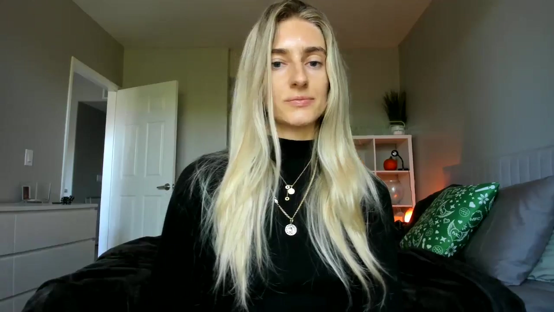 Gallery image thumbnail from Vodka_Queen's myfreecams stream on, 11/23/2025, 19:21 image 14 of 20