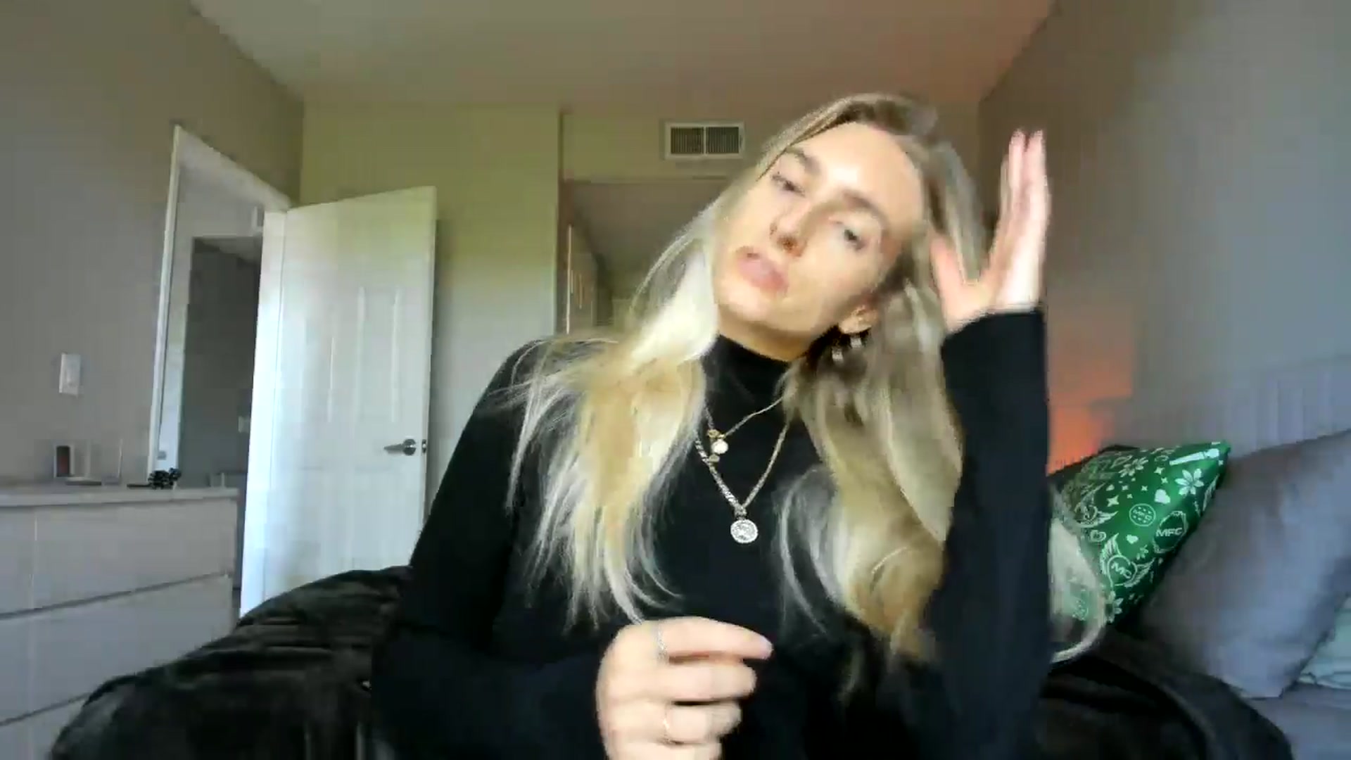 Gallery image thumbnail from Vodka_Queen's myfreecams stream on, 11/23/2025, 20:45 image 2 of 20