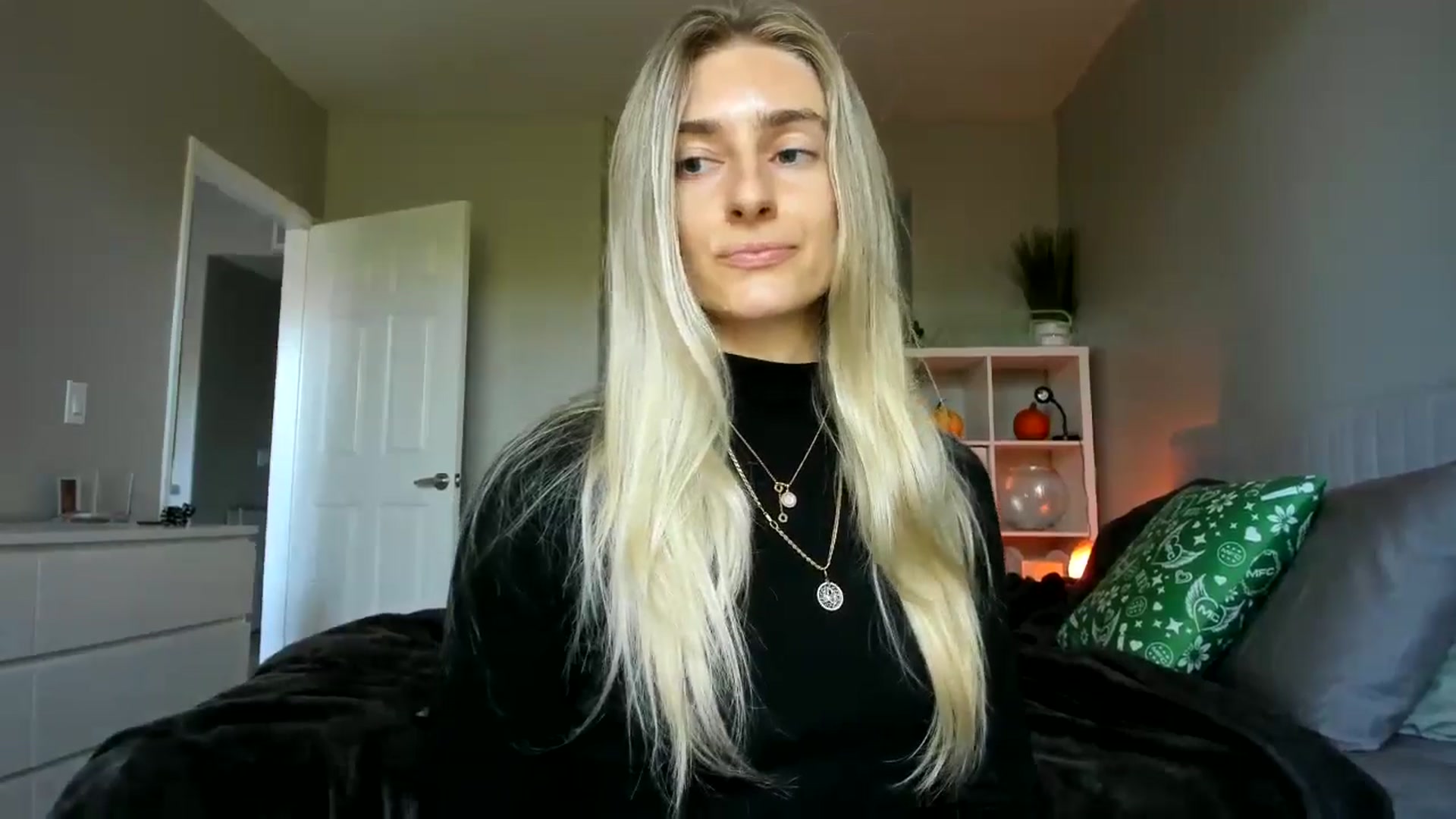 Gallery image thumbnail from Vodka_Queen's myfreecams stream on, 11/23/2025, 20:45 image 4 of 20