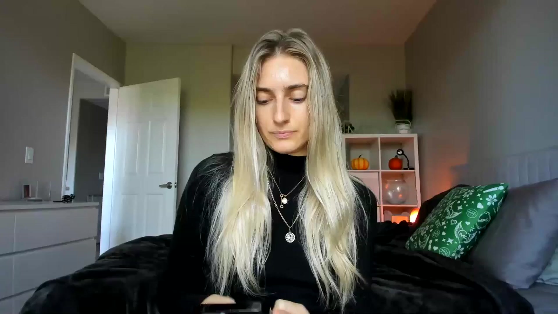 Gallery image thumbnail from Vodka_Queen's myfreecams stream on, 11/23/2025, 20:45 image 9 of 20