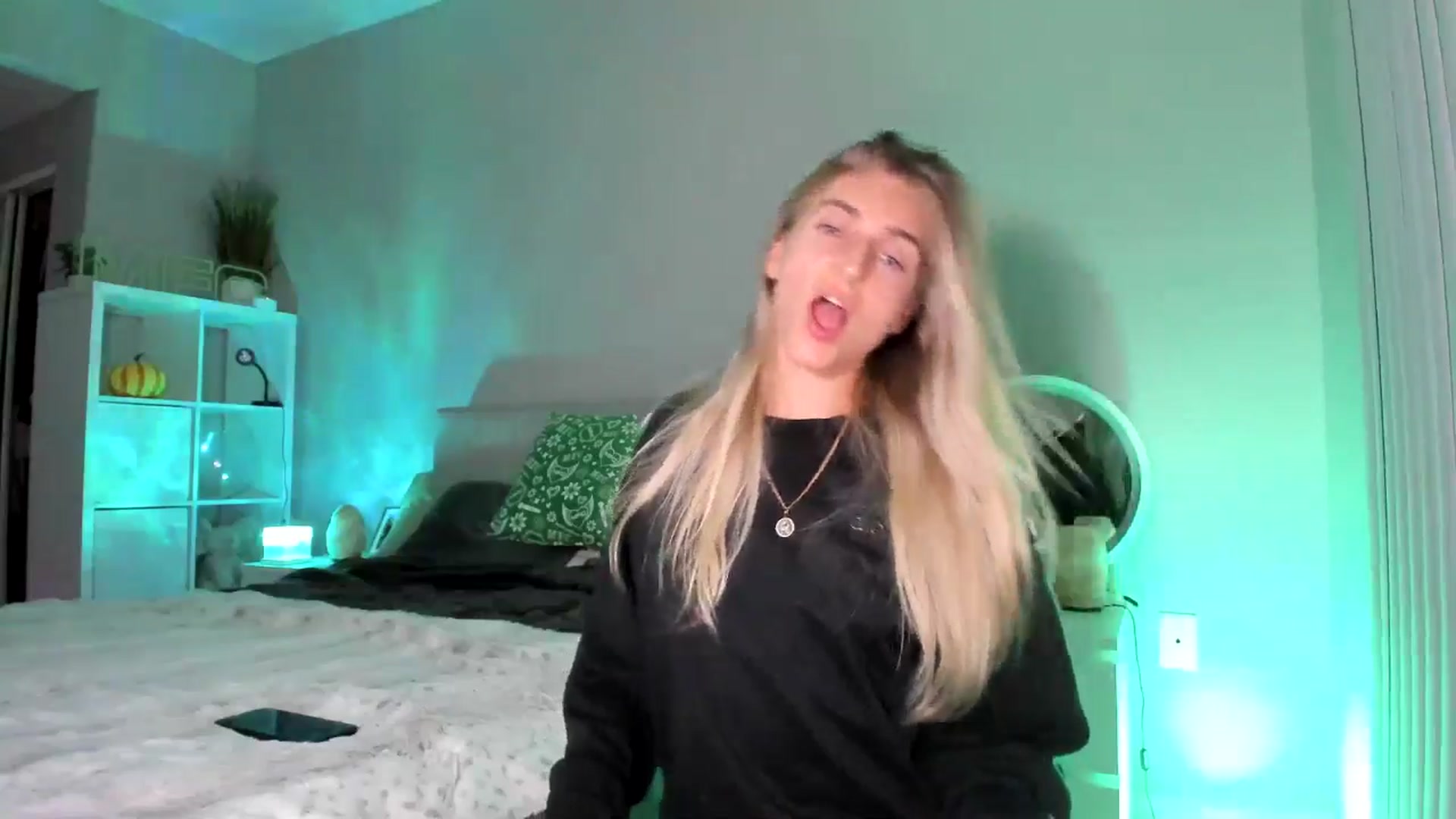 Gallery image thumbnail from Vodka_Queen's myfreecams stream on, 11/27/2025, 08:27 image 13 of 20