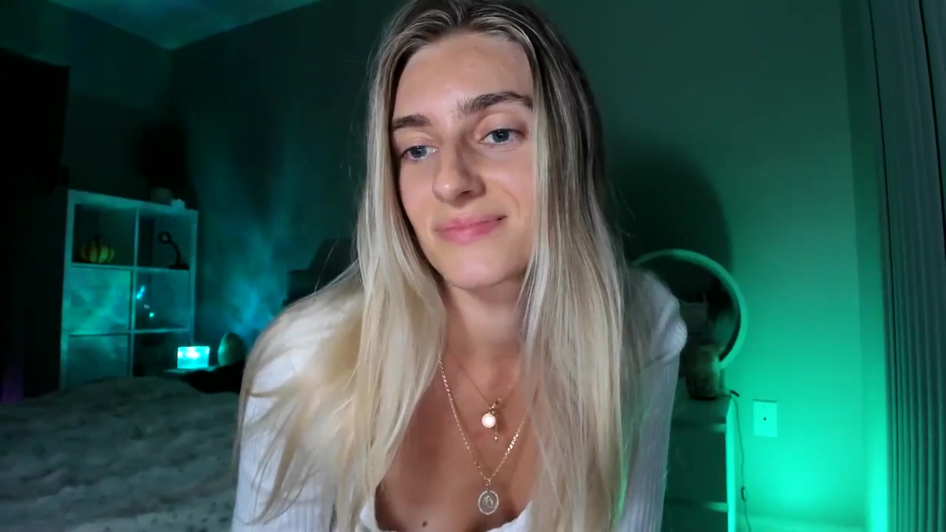 Gallery image thumbnail from Vodka_Queen's myfreecams stream on, 11/29/2025, 08:36 image 15 of 20