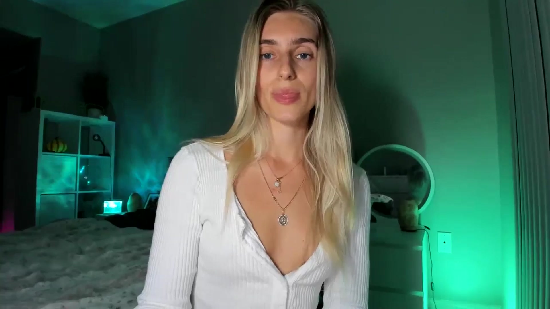 Gallery image thumbnail from Vodka_Queen's myfreecams stream on, 11/29/2025, 08:36 image 14 of 20