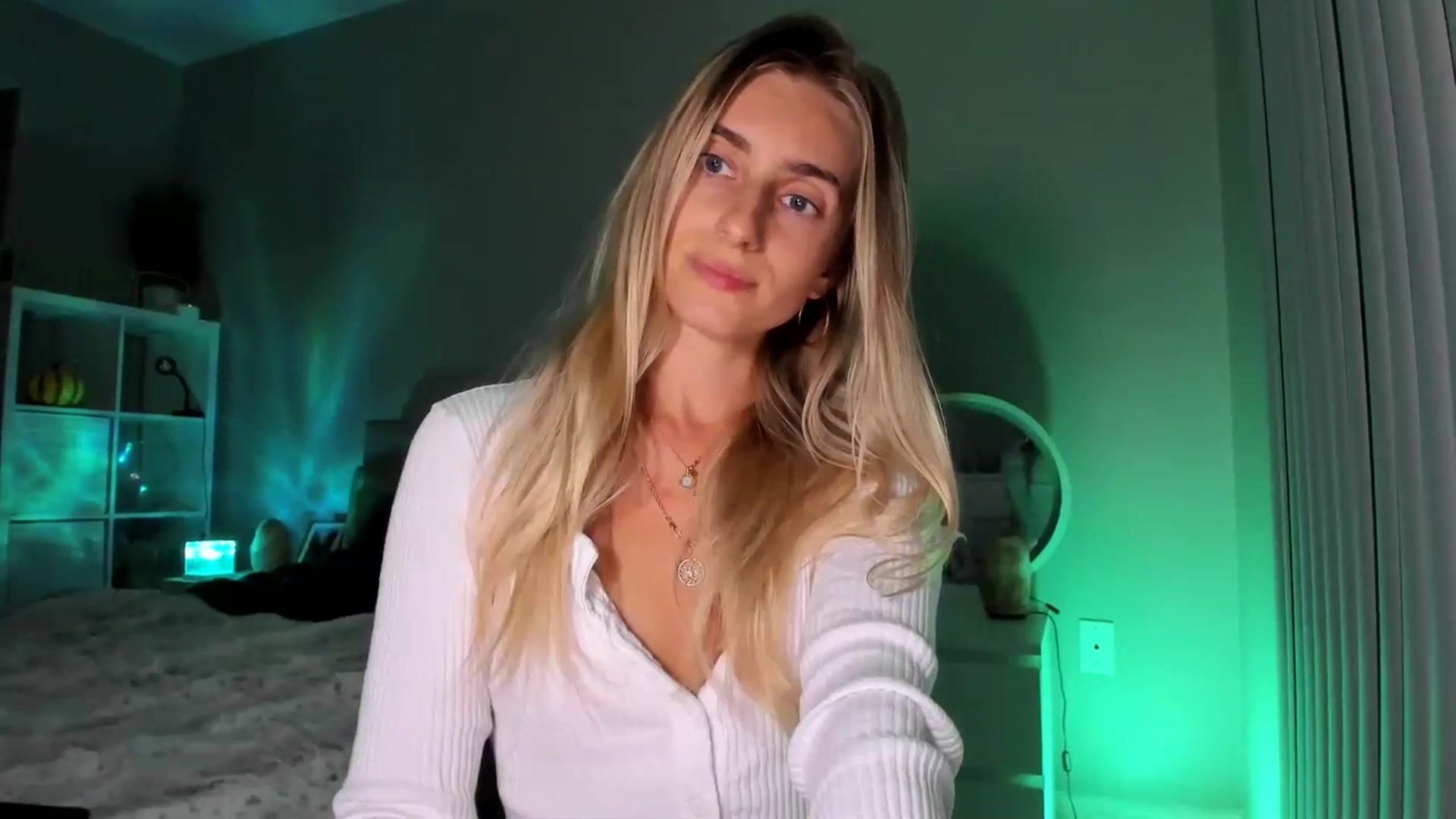 Gallery image thumbnail from Vodka_Queen's myfreecams stream on, 11/29/2025, 09:23 image 19 of 20