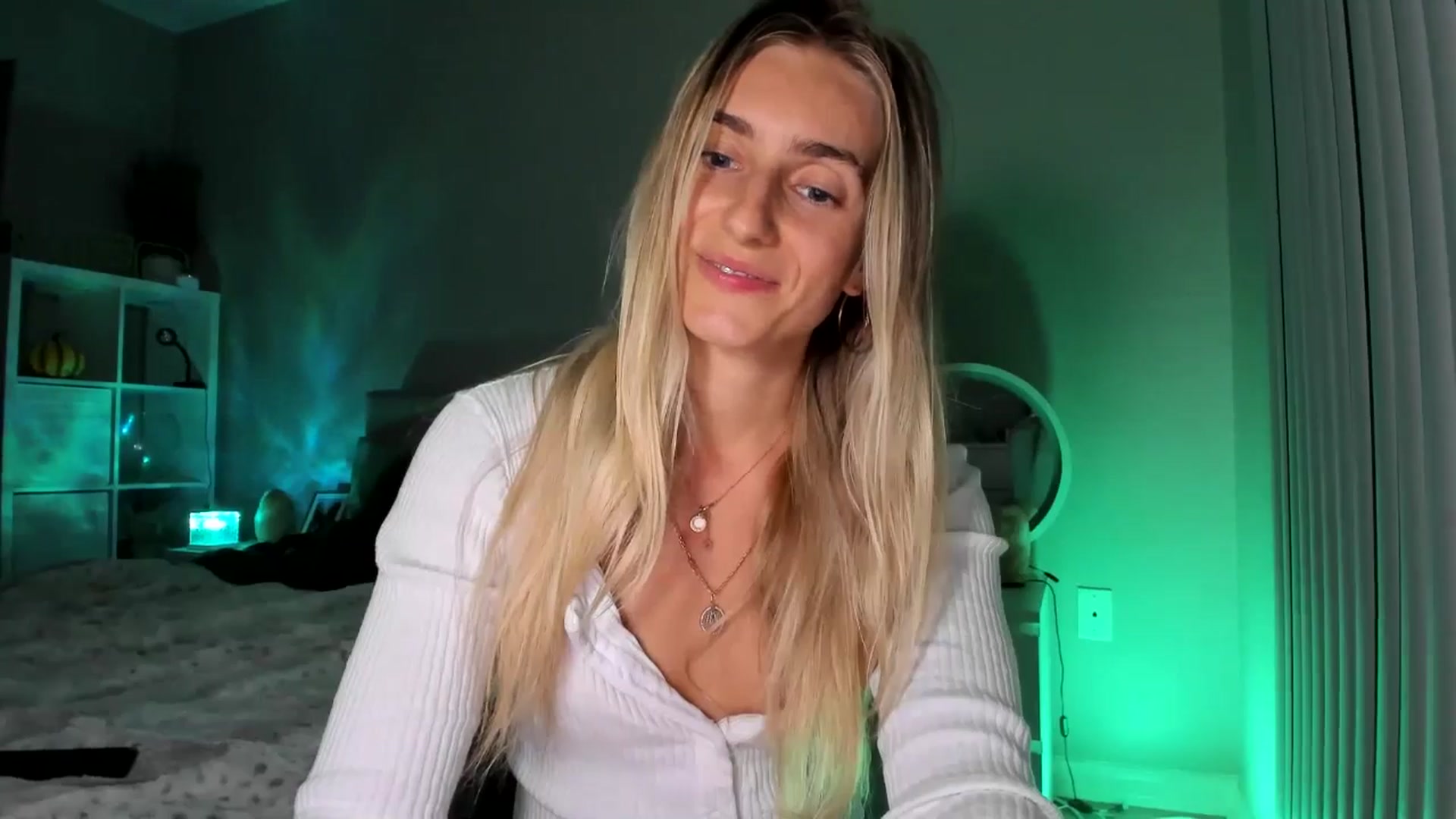 Gallery image thumbnail from Vodka_Queen's myfreecams stream on, 11/29/2025, 09:23 image 14 of 20