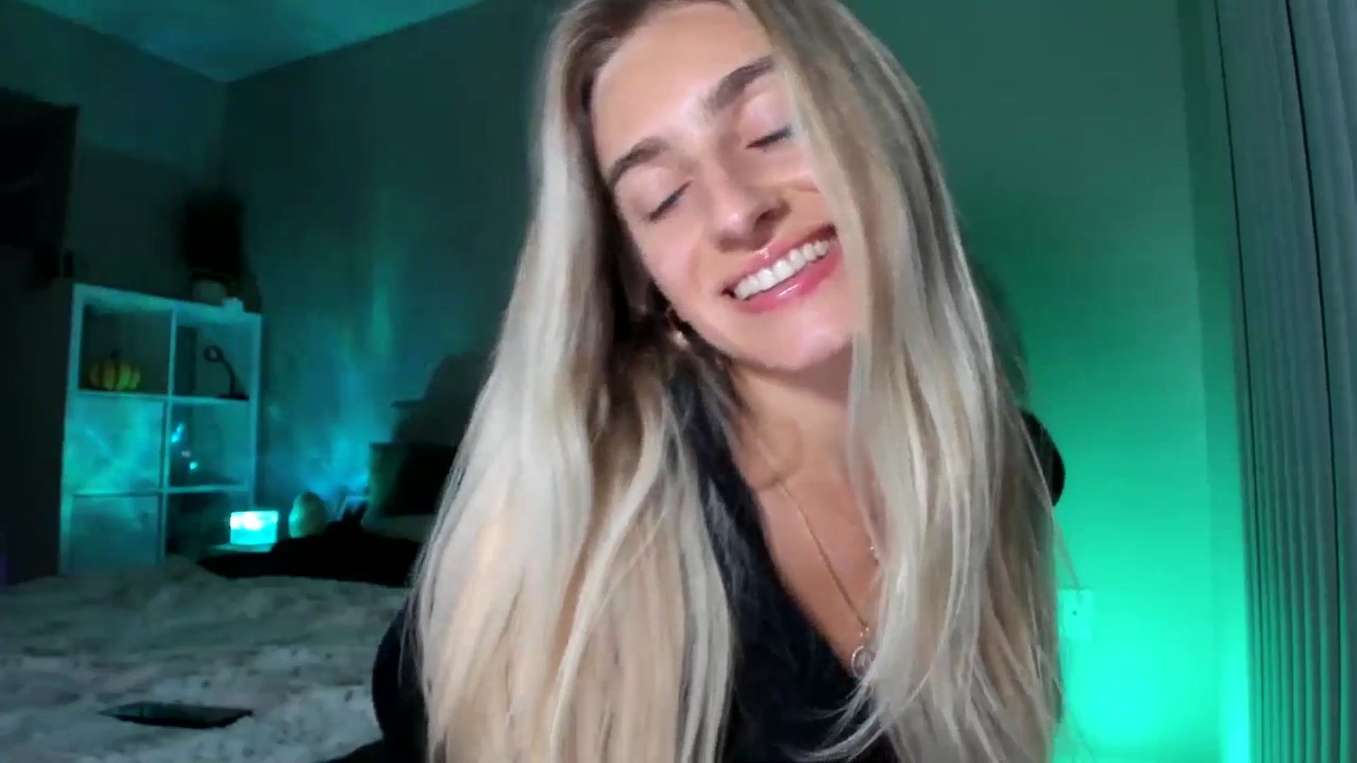 Gallery image thumbnail from Vodka_Queen's myfreecams stream on, 11/30/2025, 05:11 image 15 of 20