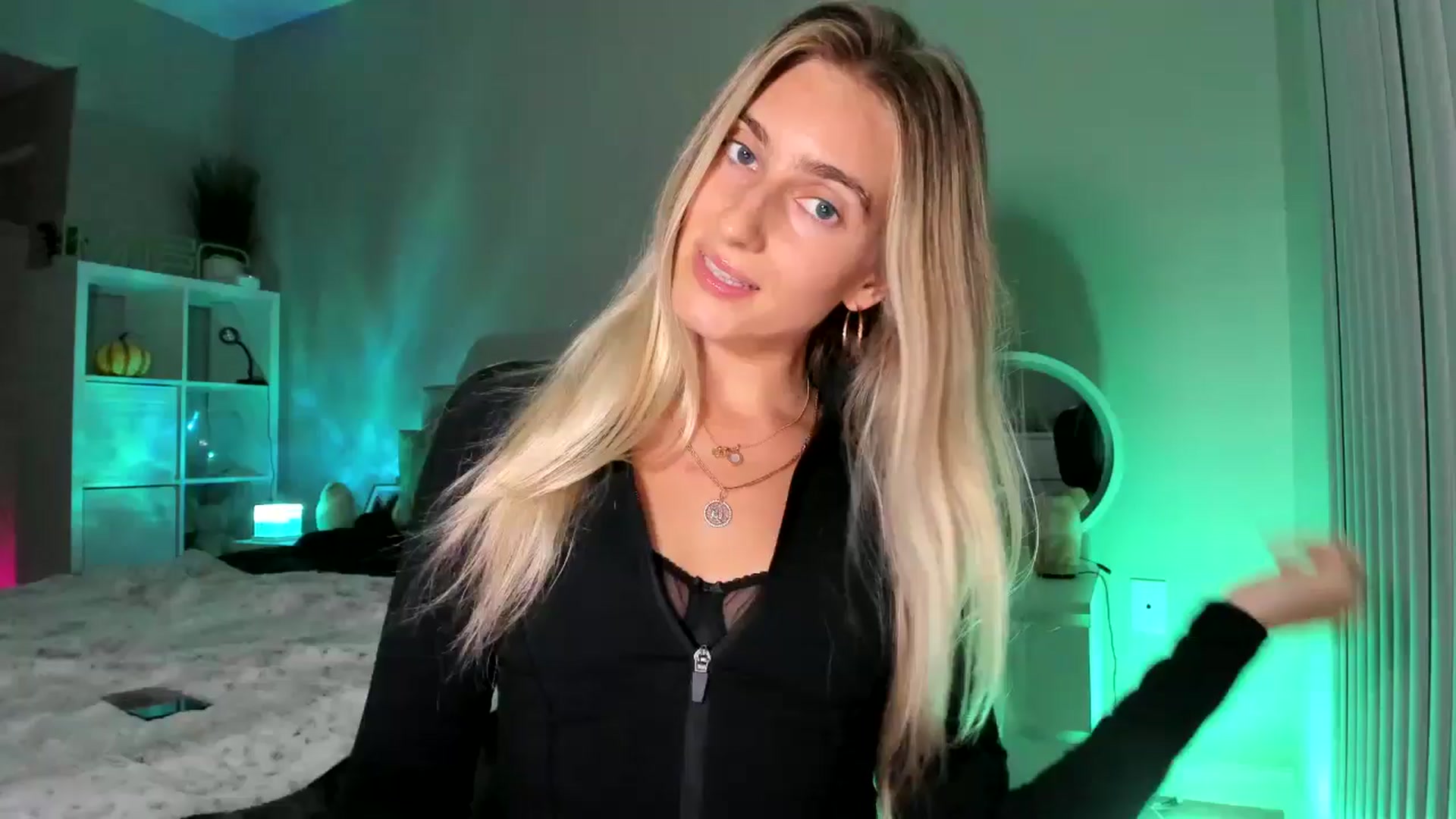 Gallery image thumbnail from Vodka_Queen's myfreecams stream on, 11/30/2025, 05:11 image 1 of 20