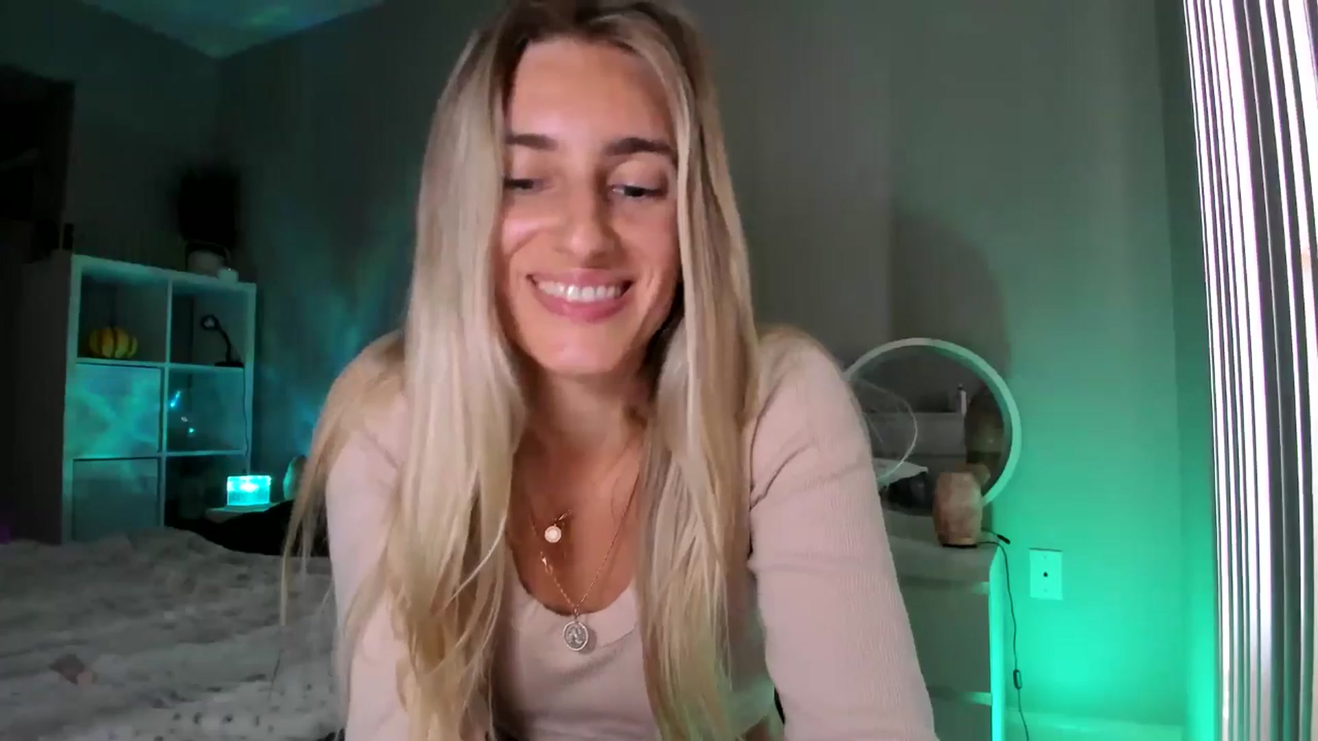 Gallery image thumbnail from Vodka_Queen's myfreecams stream on, 12/01/2025, 24:02 image 17 of 20